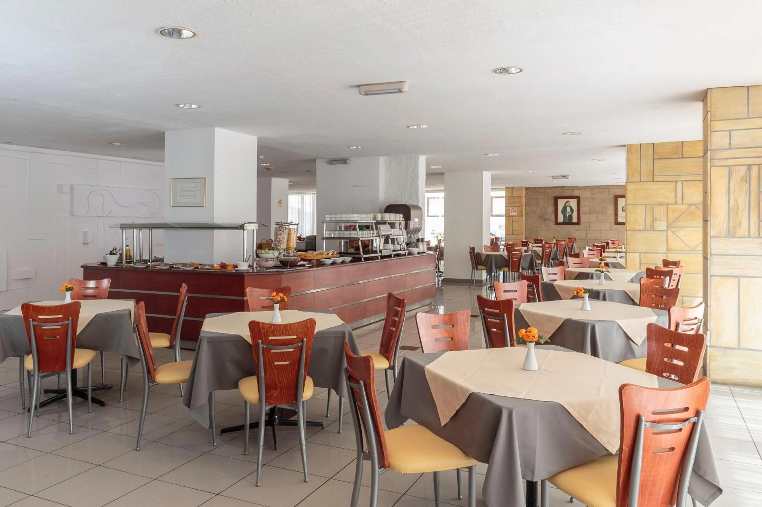 Restaurant/places to eat in Athena Hotel