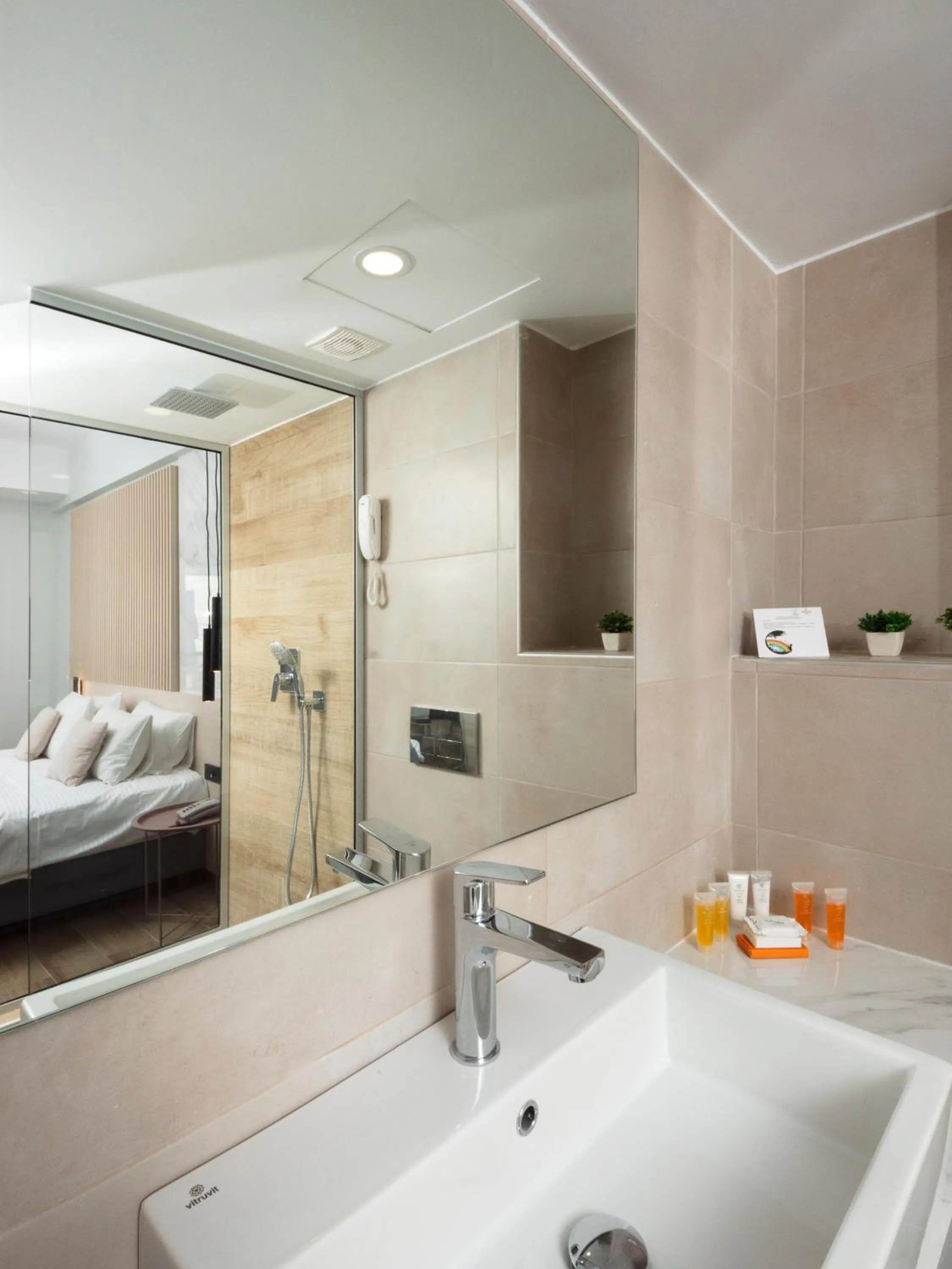 Shower, Bed in Athena Hotel