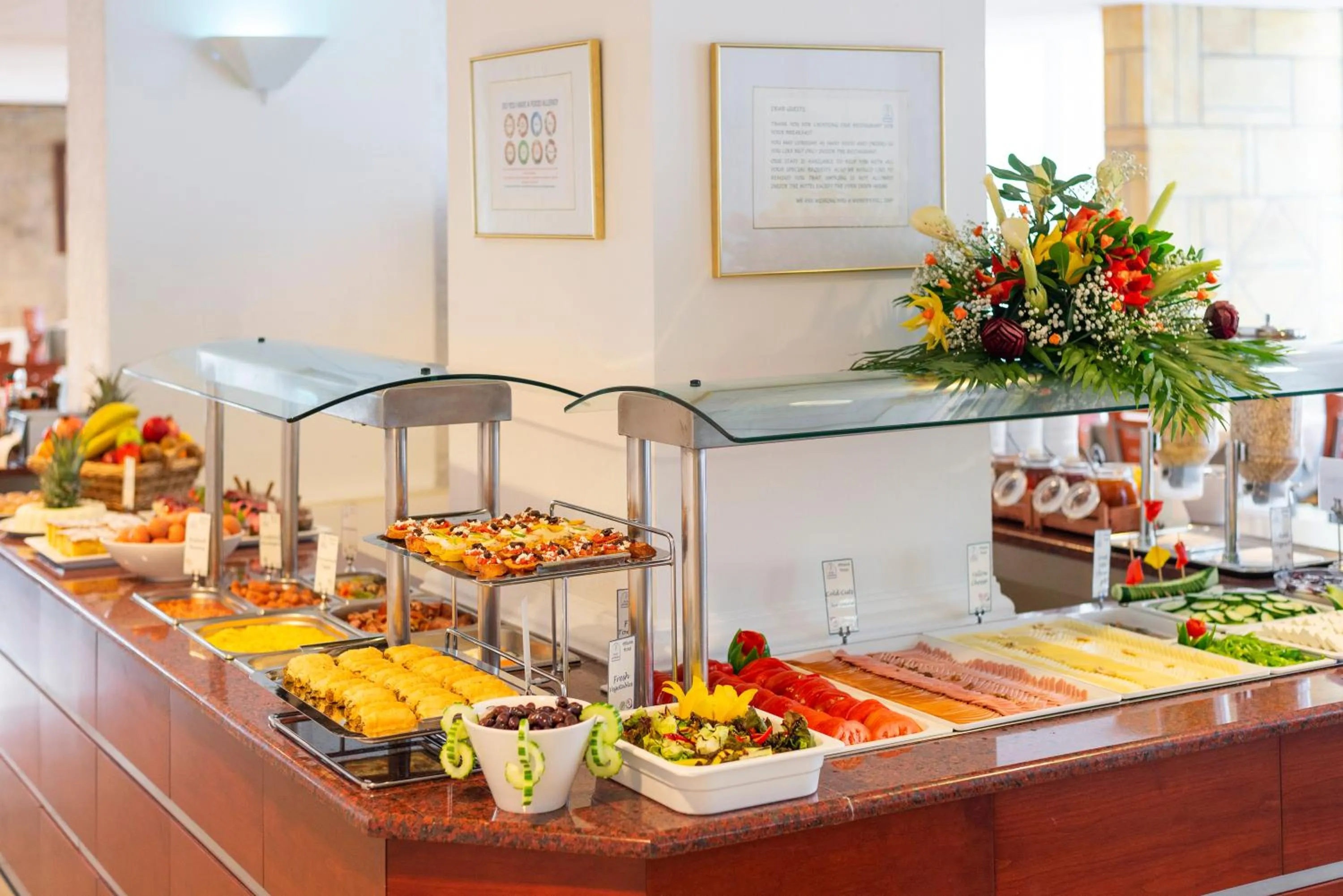 Restaurant/places to eat in Athena Hotel