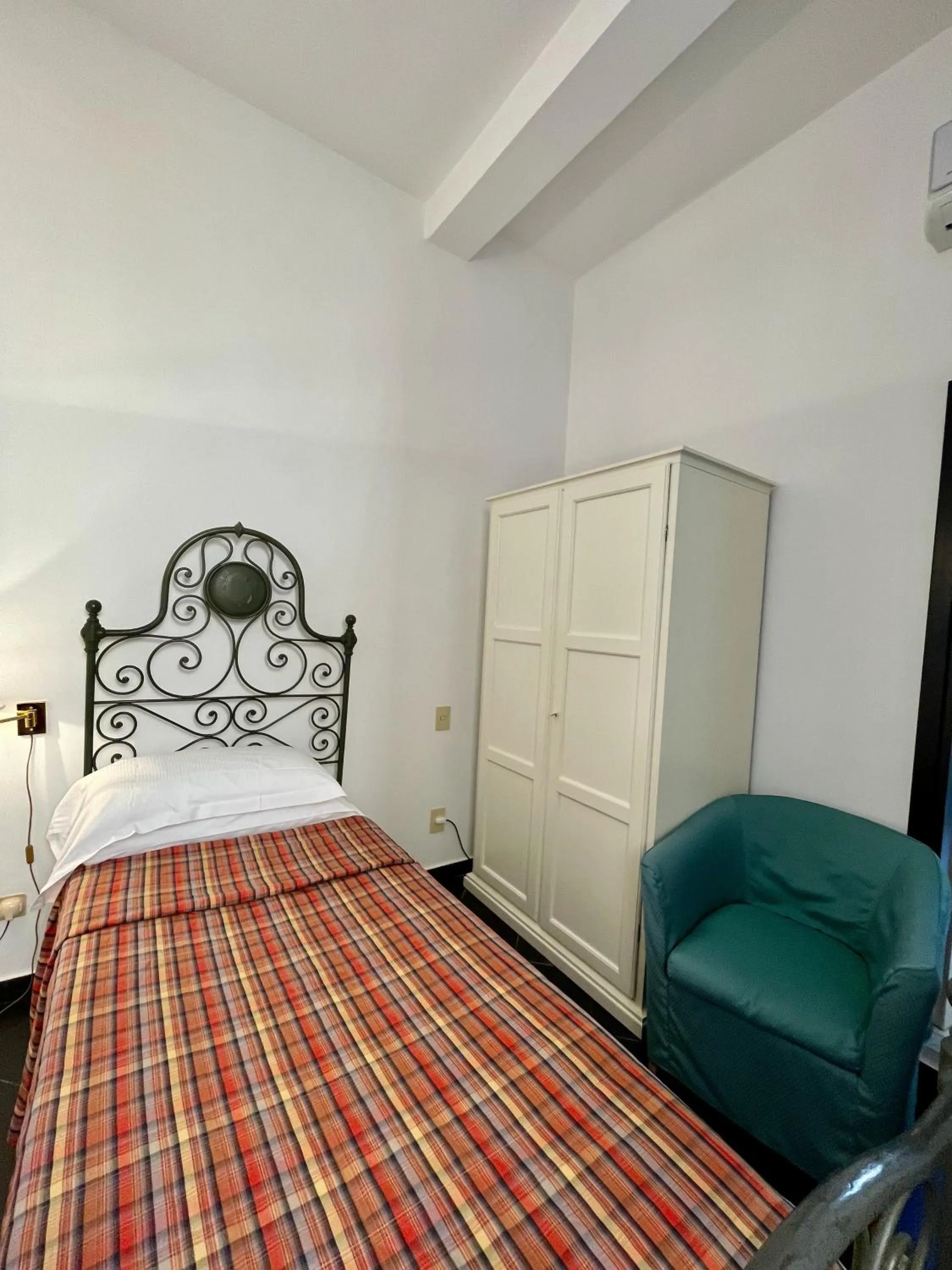 Photo of the whole room, Bed in Hotel Beau Rivage