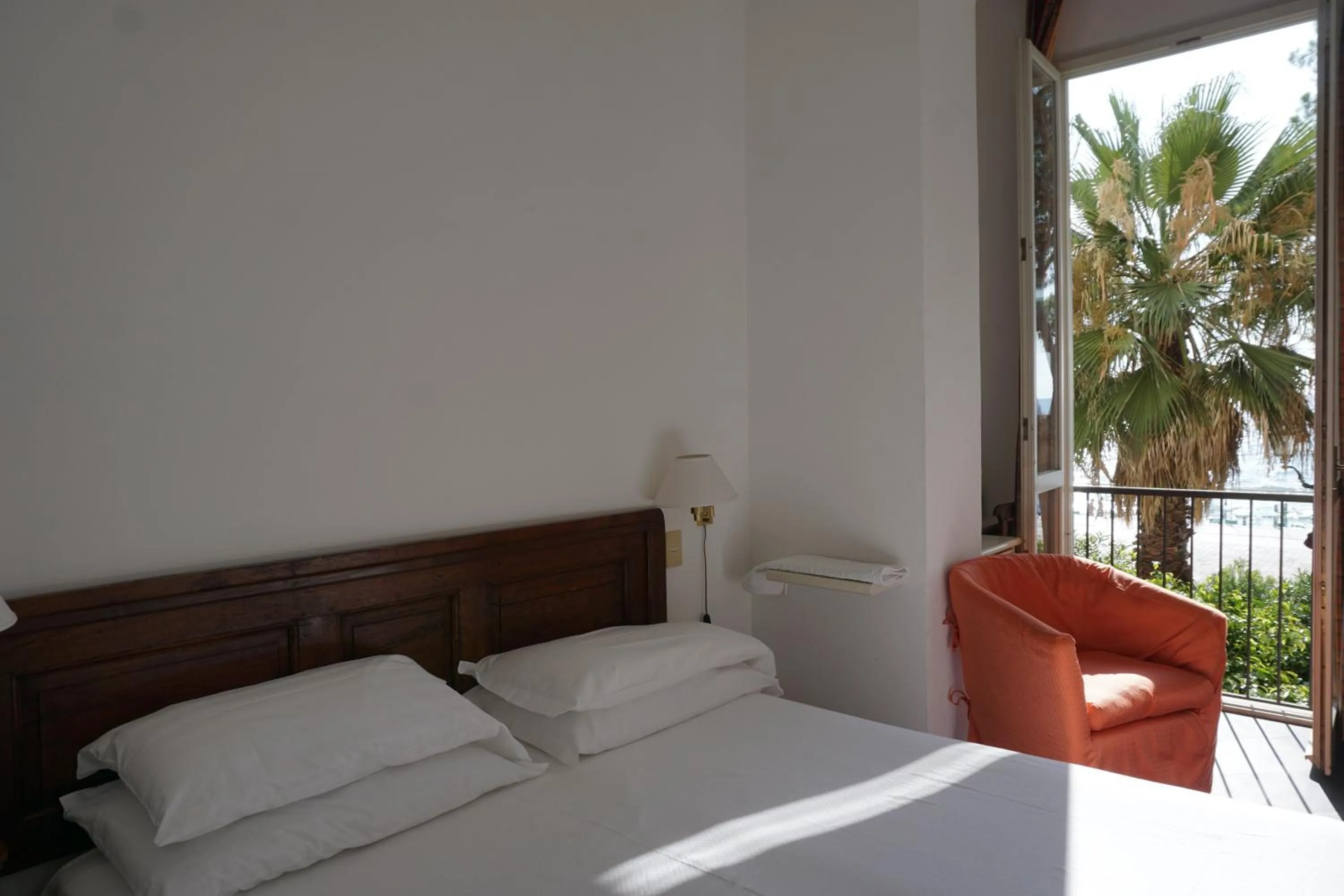 Bedroom, Bed in Hotel Beau Rivage