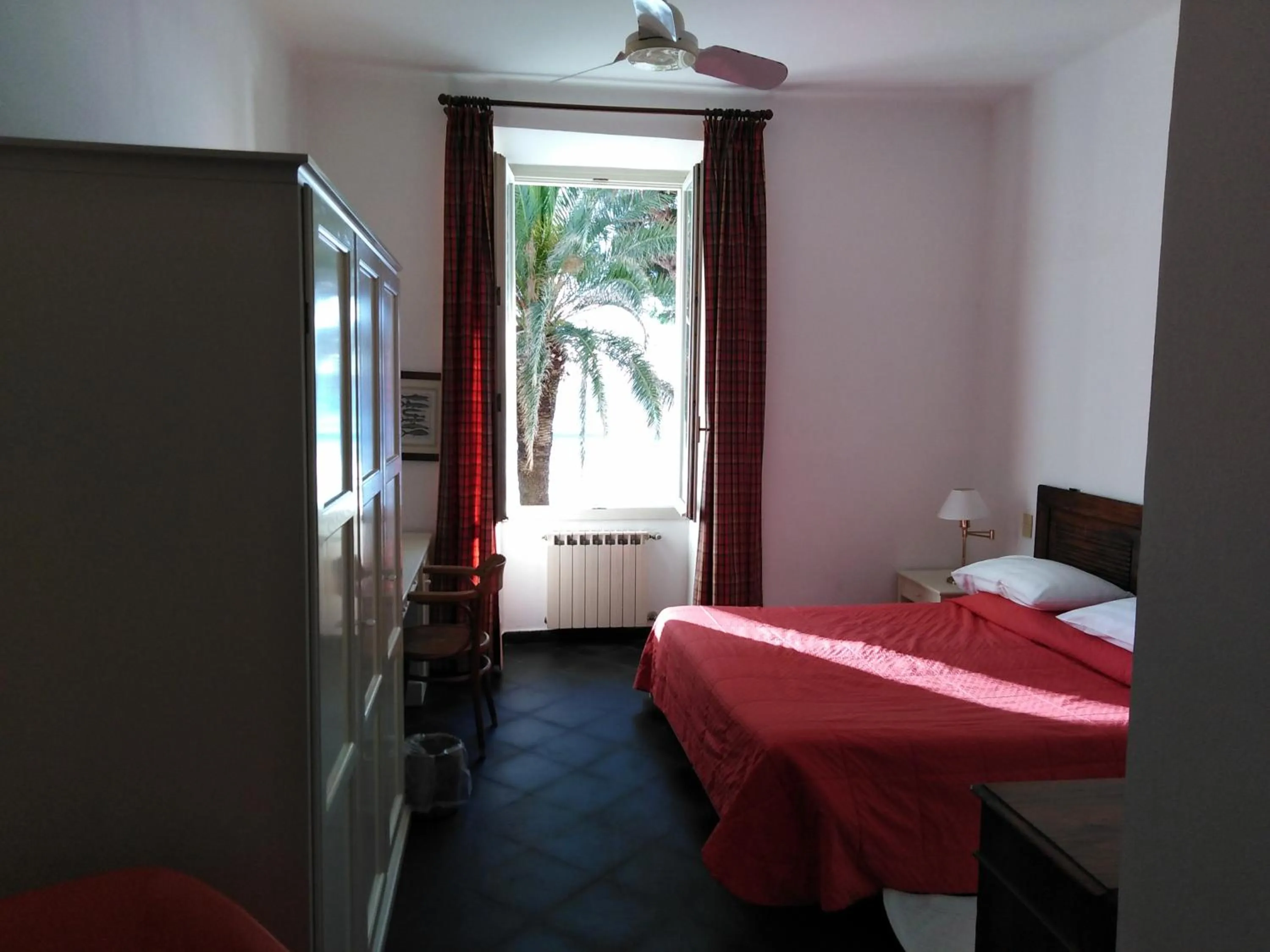 Photo of the whole room, Bed in Hotel Beau Rivage