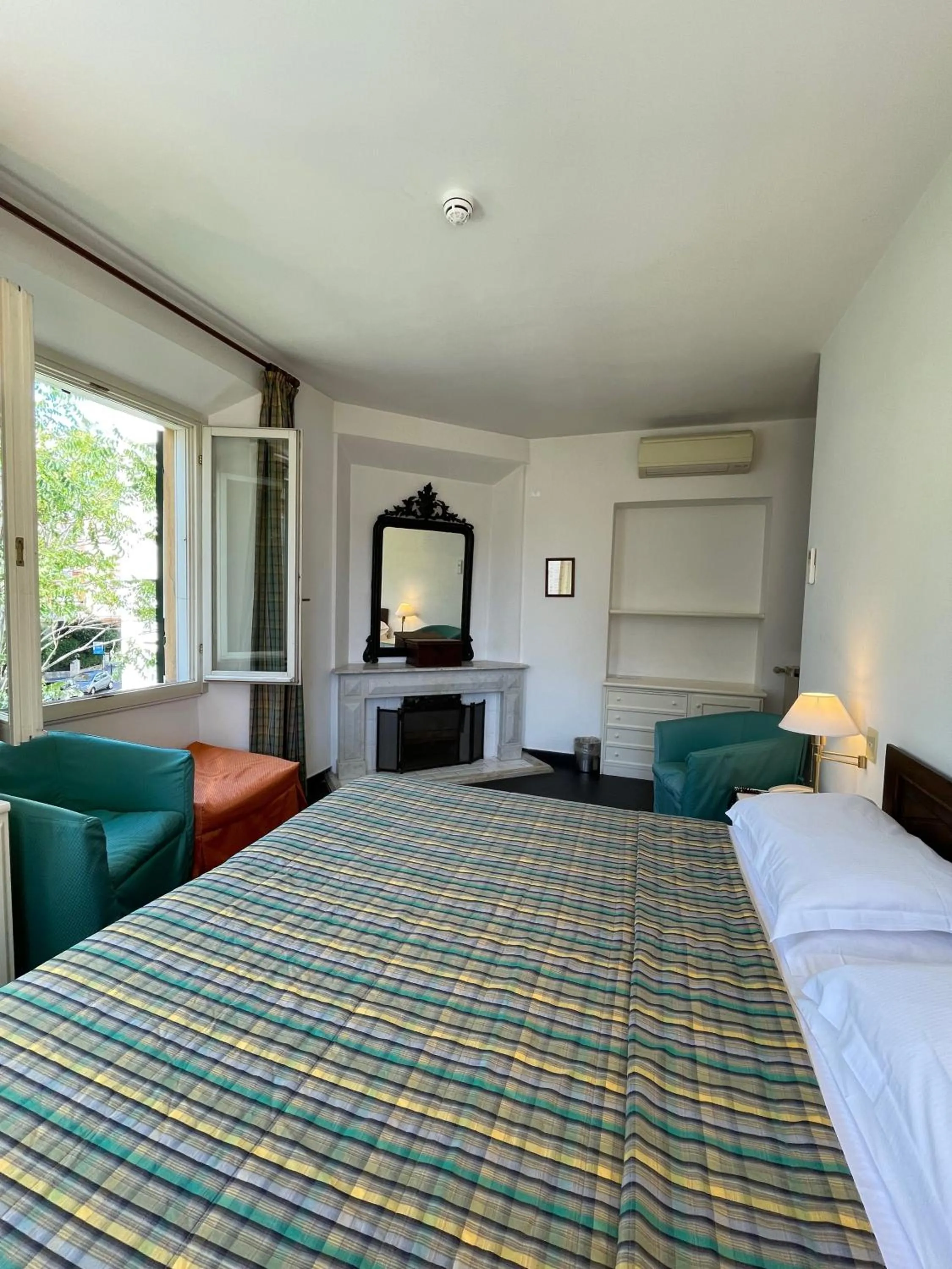 Bed in Hotel Beau Rivage