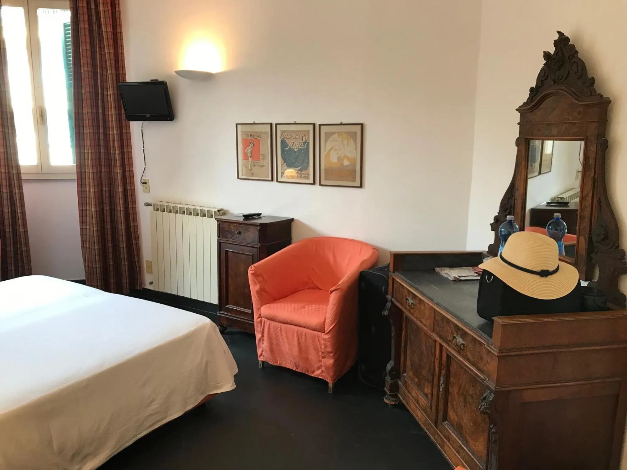 Photo of the whole room, Bed in Hotel Beau Rivage