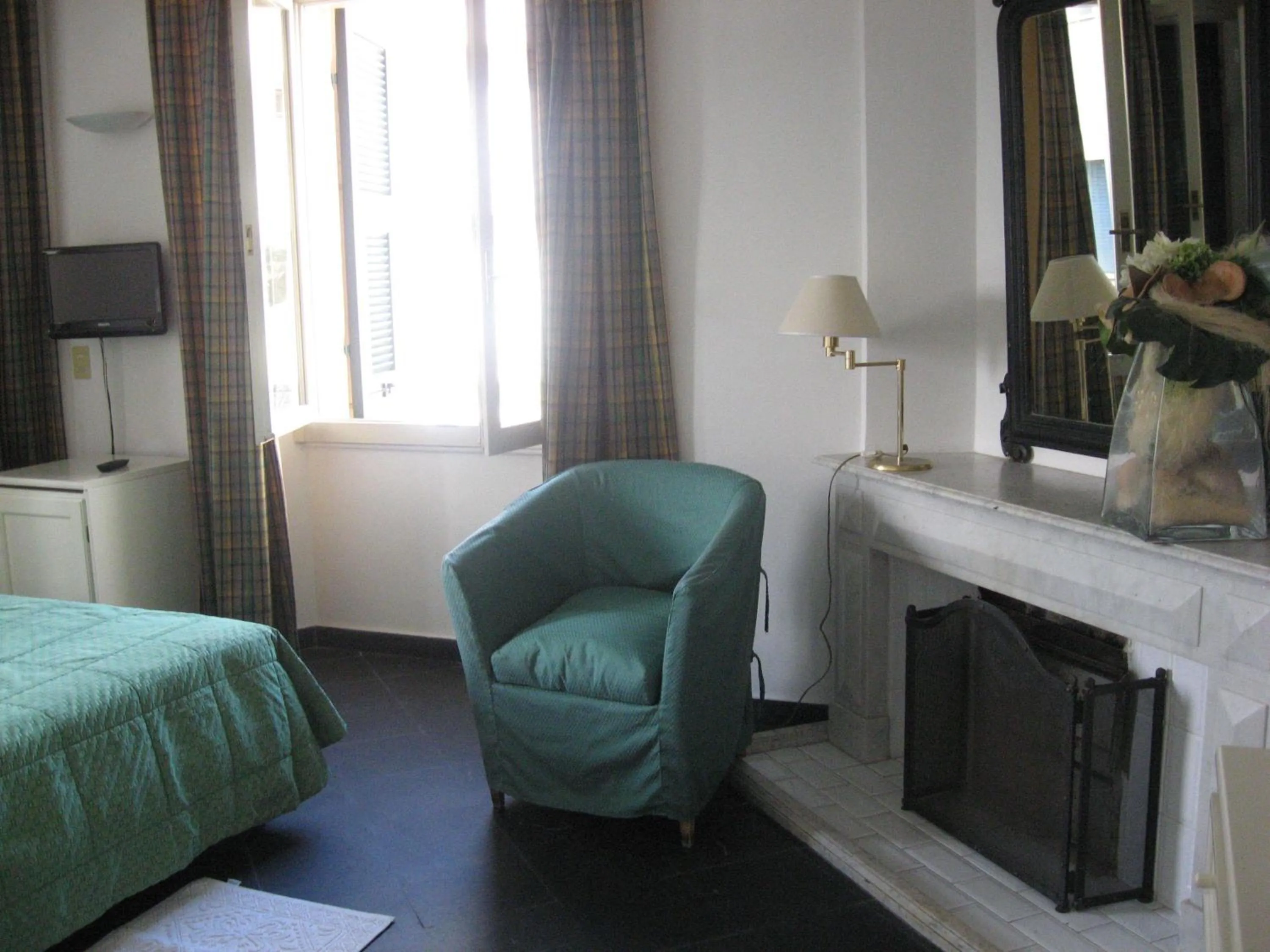 Photo of the whole room, Bed in Hotel Beau Rivage