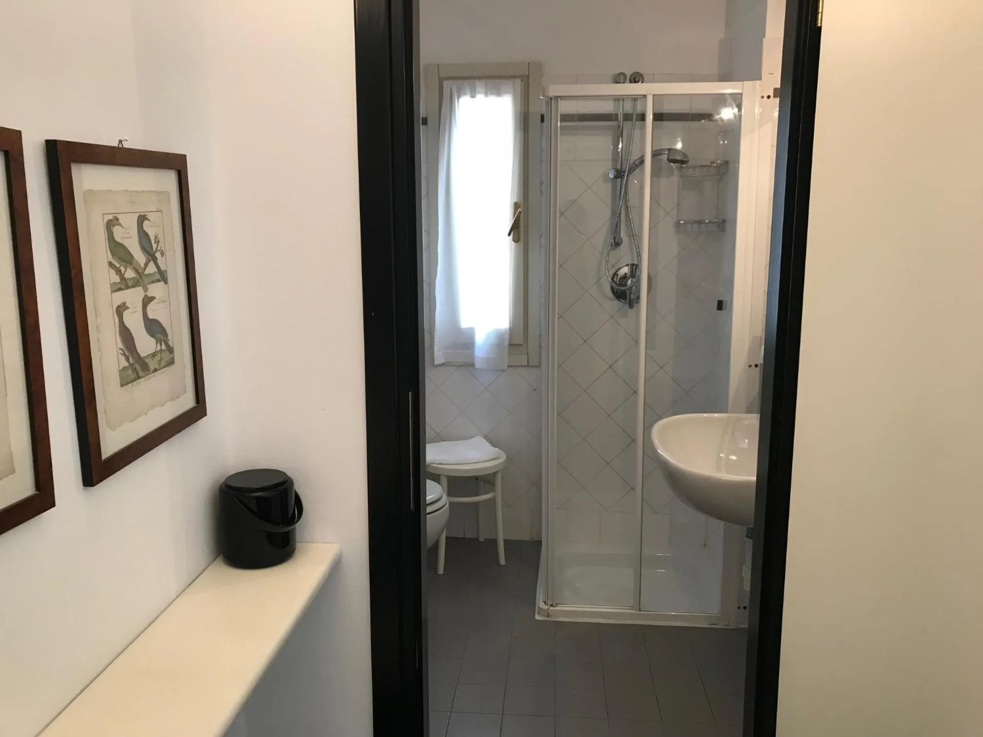 Shower in Hotel Beau Rivage