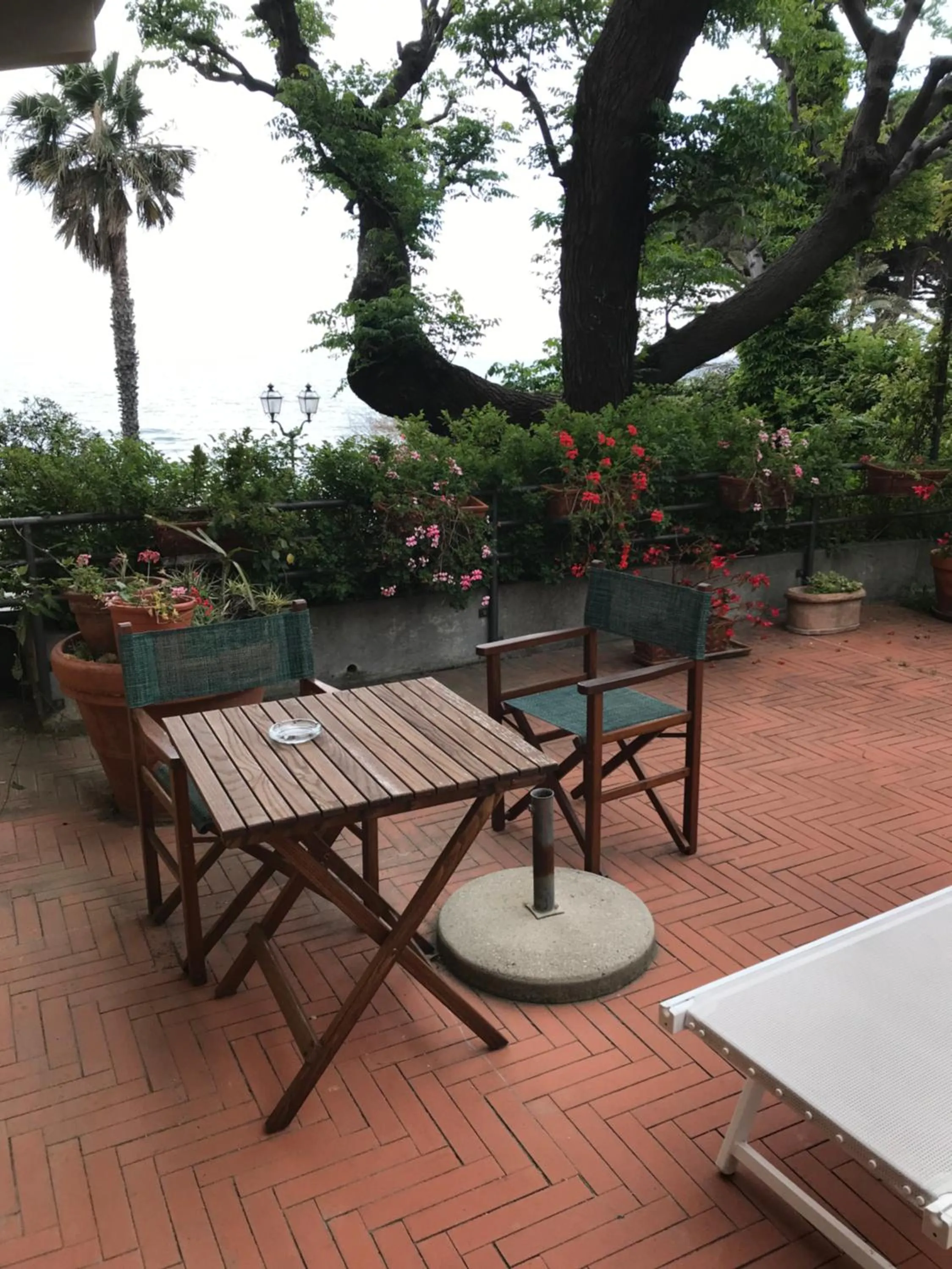 Patio in Hotel Beau Rivage