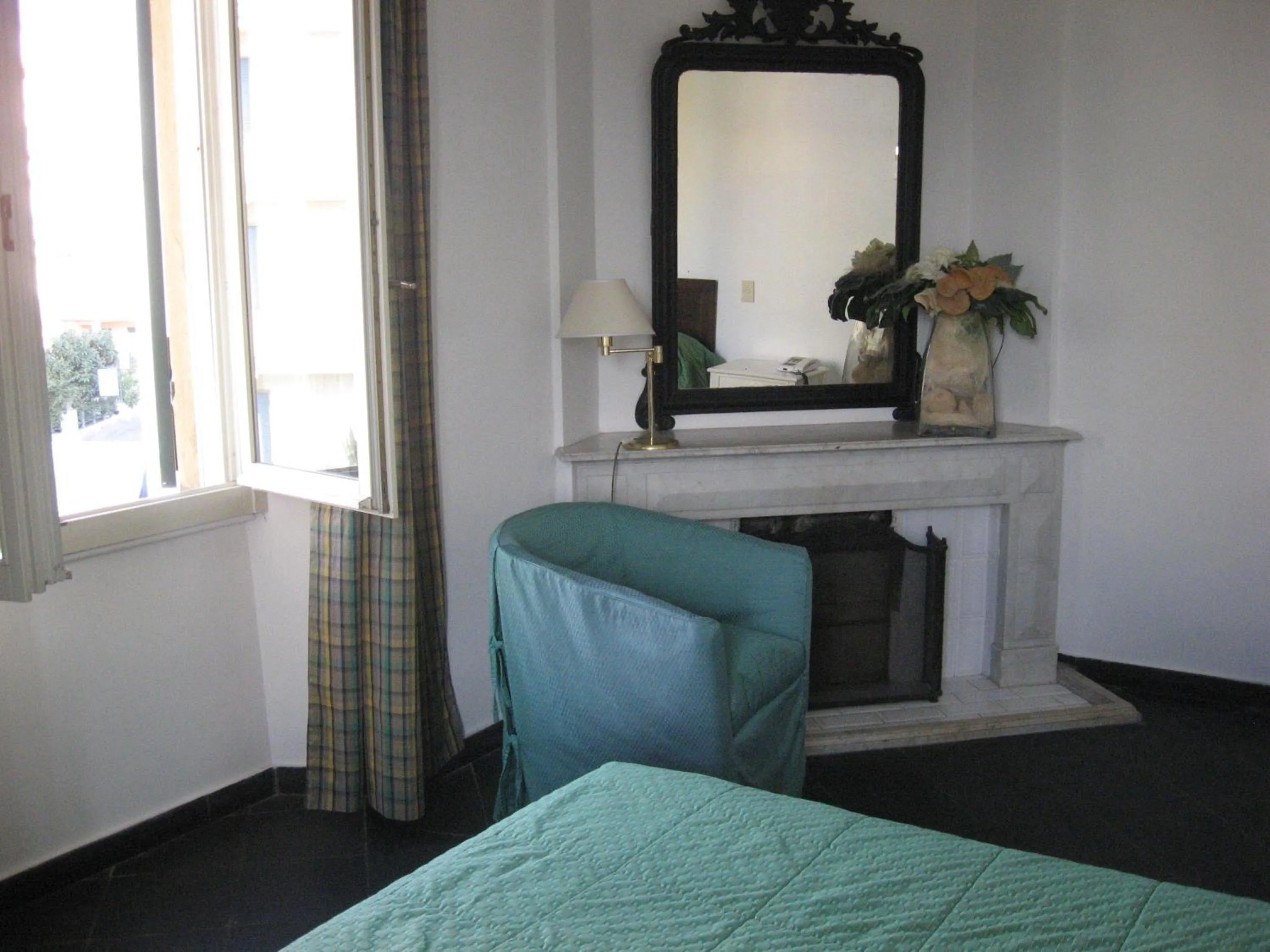 Photo of the whole room, Bed in Hotel Beau Rivage