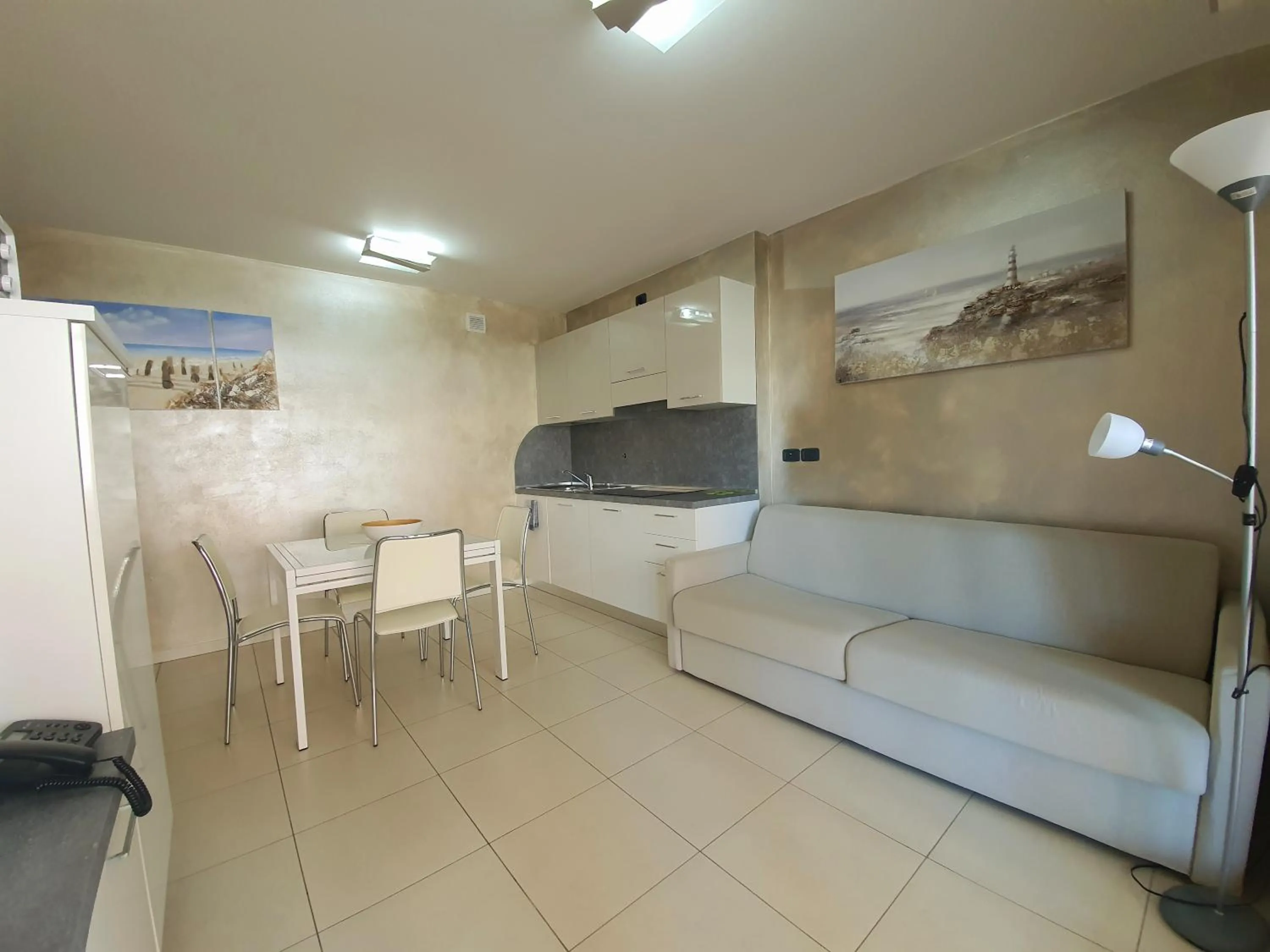 Communal kitchen in Aparthotel Capitol