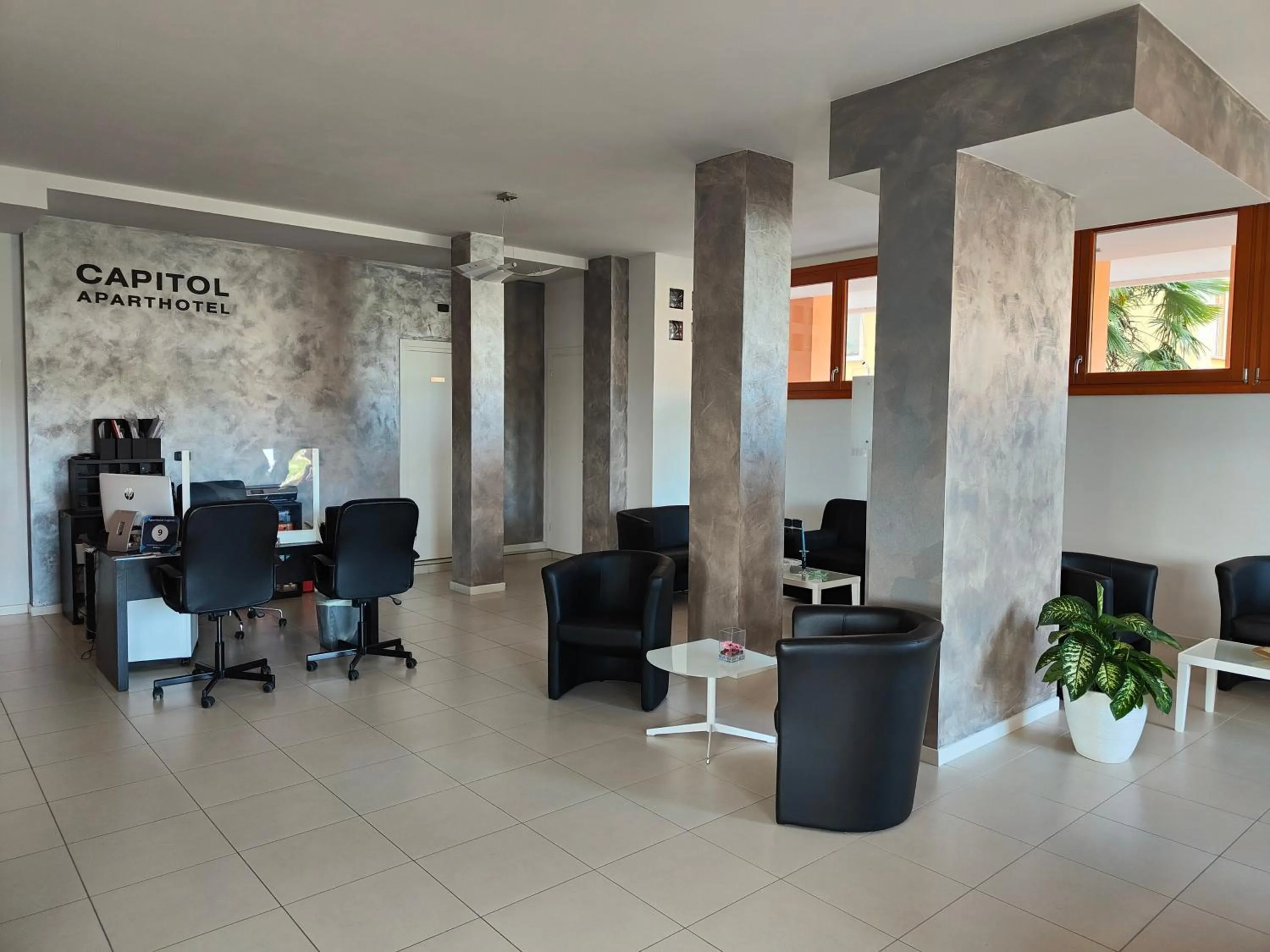Lobby or reception in Aparthotel Capitol