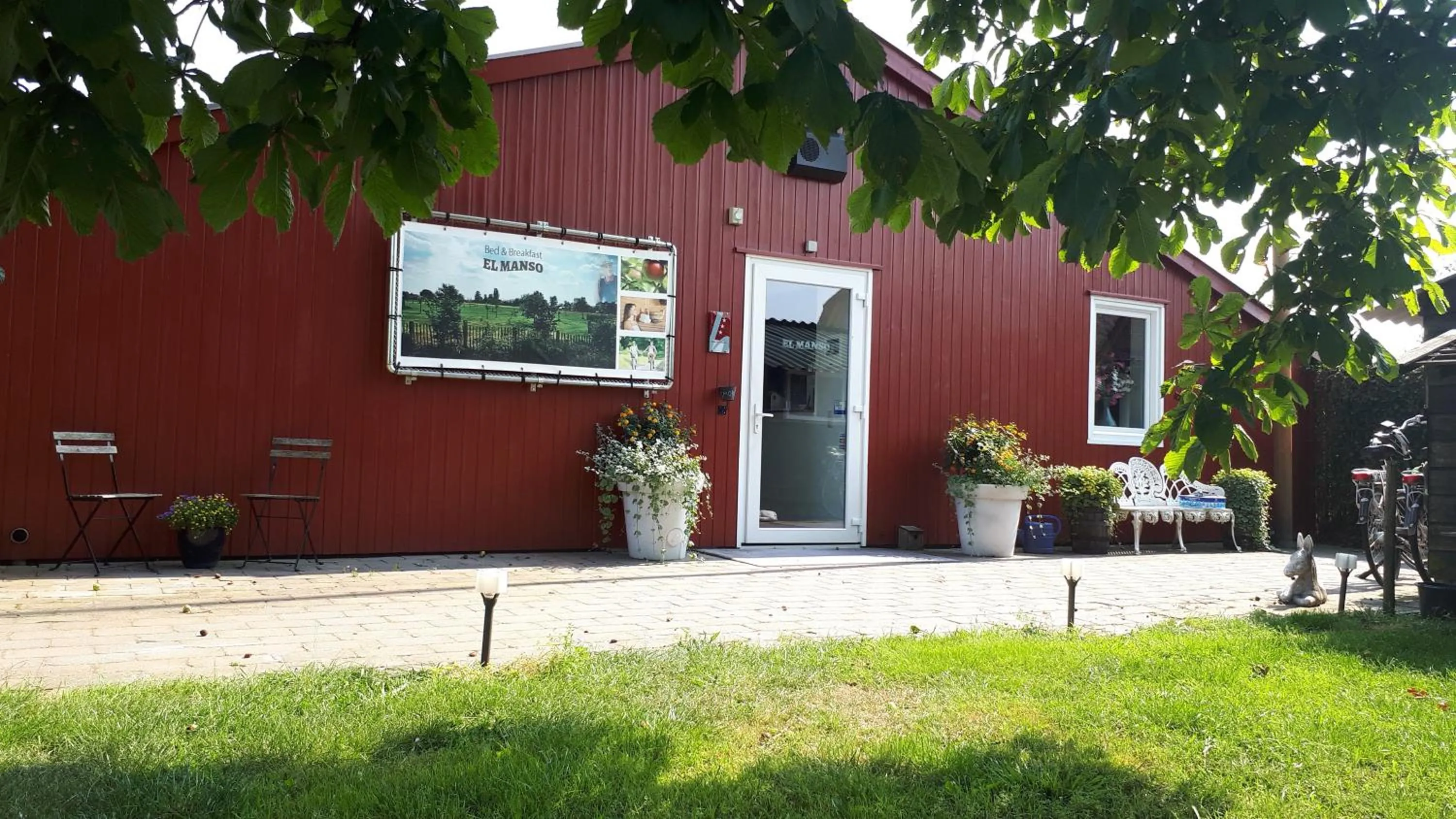 Property building in Bed & Breakfast El Manso