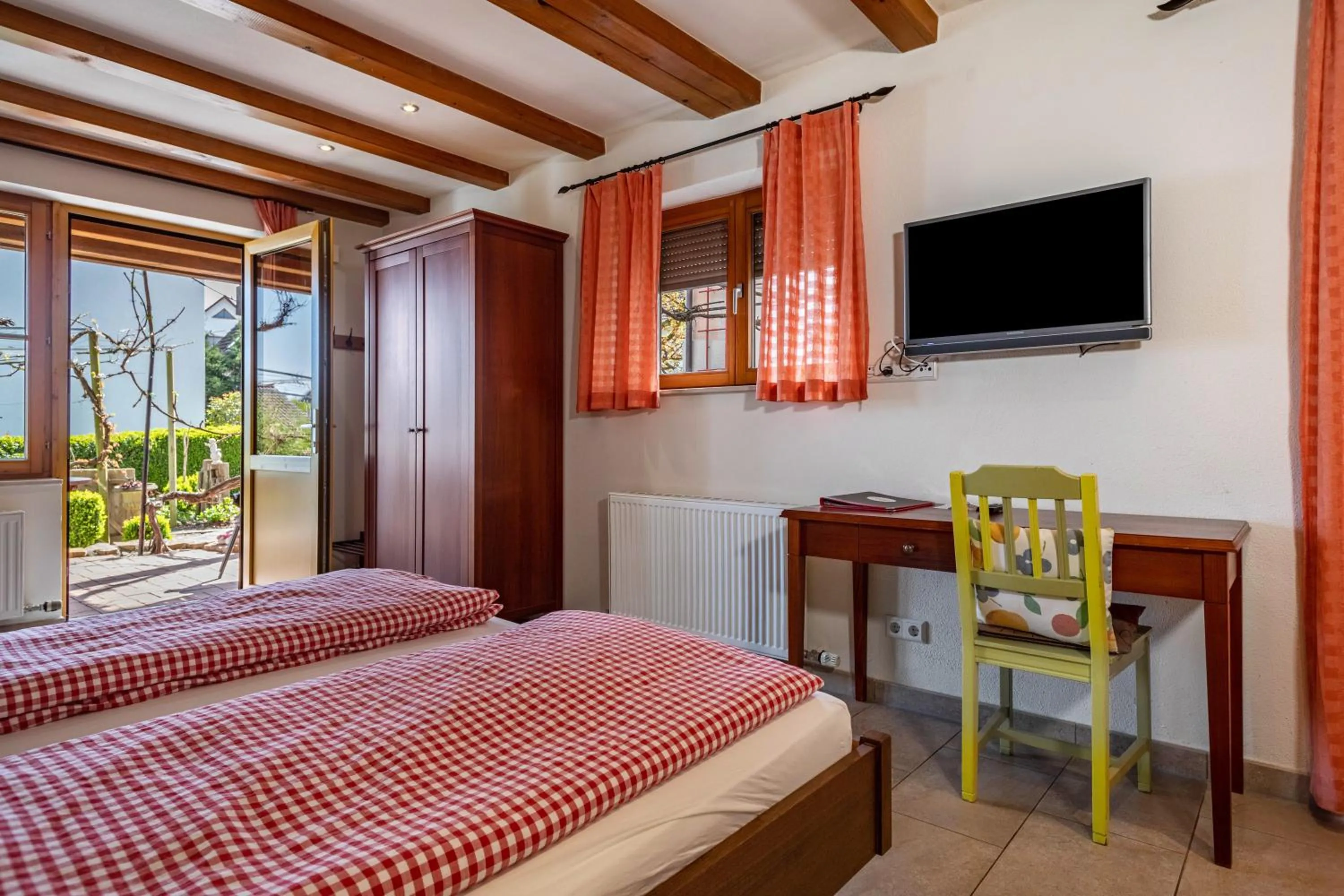 Property building, Bed in Obst- Ferienhof Ragg