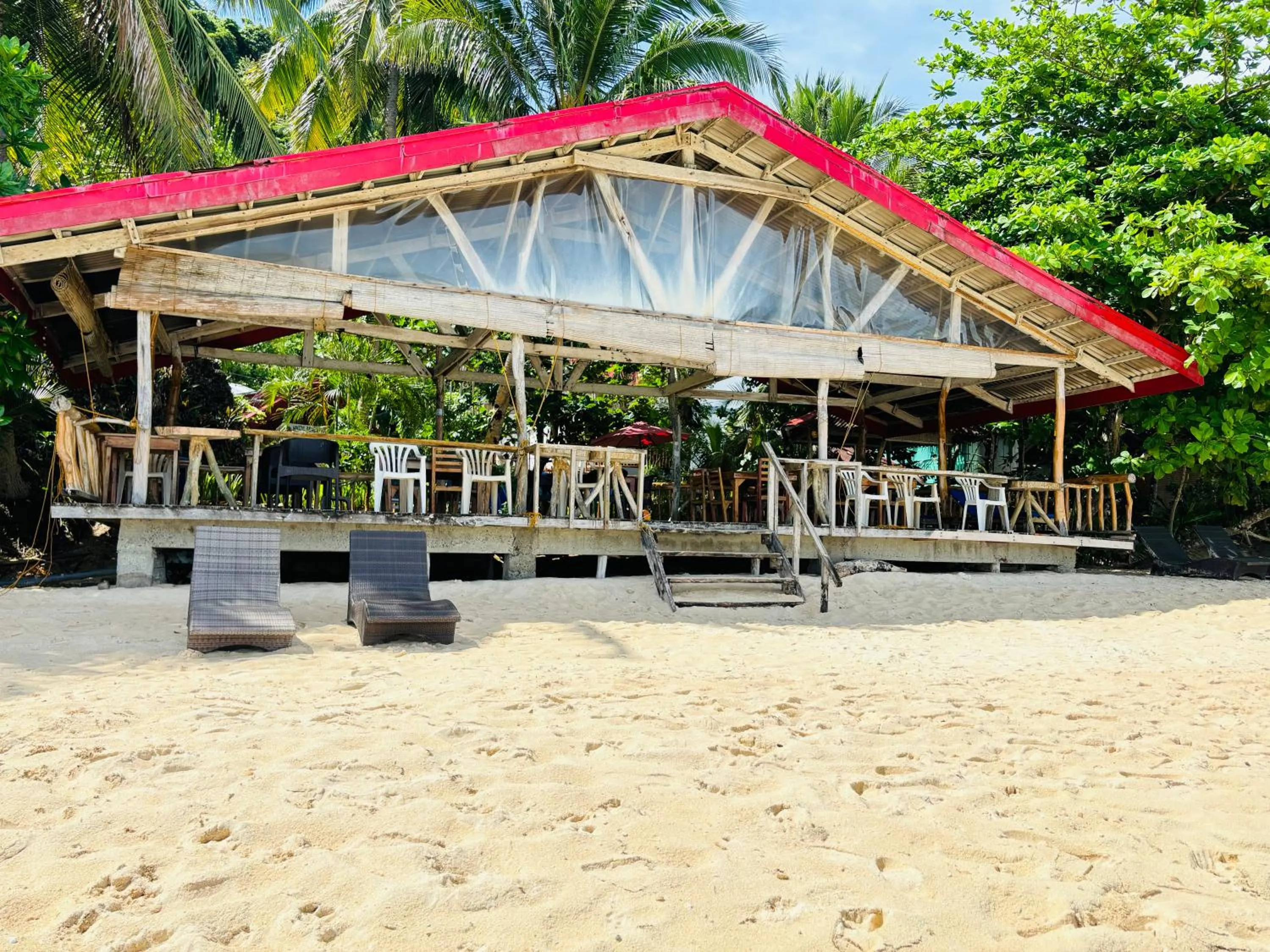 Restaurant/places to eat in White Beach Front and Cottages