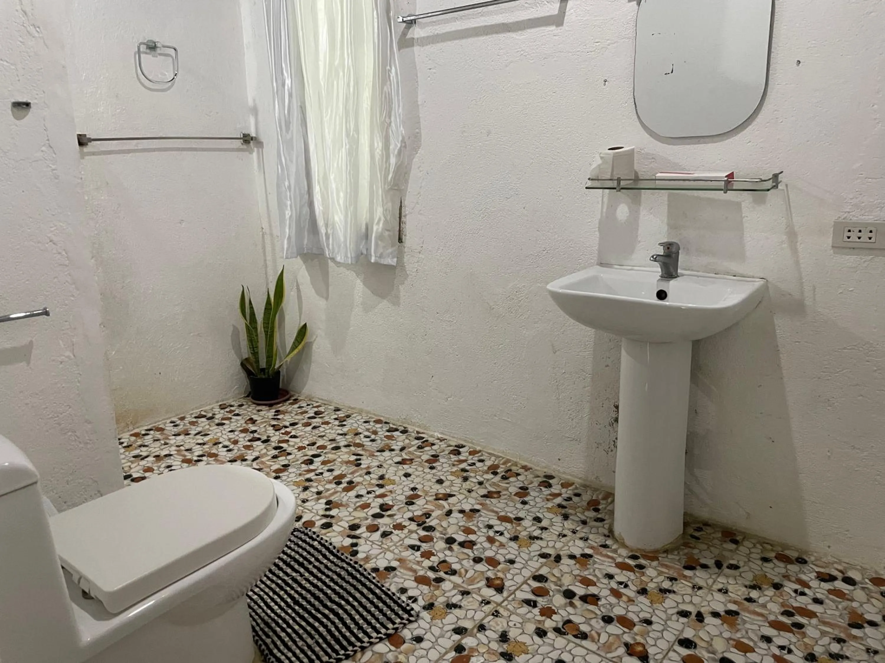 Toilet in White Beach Front and Cottages
