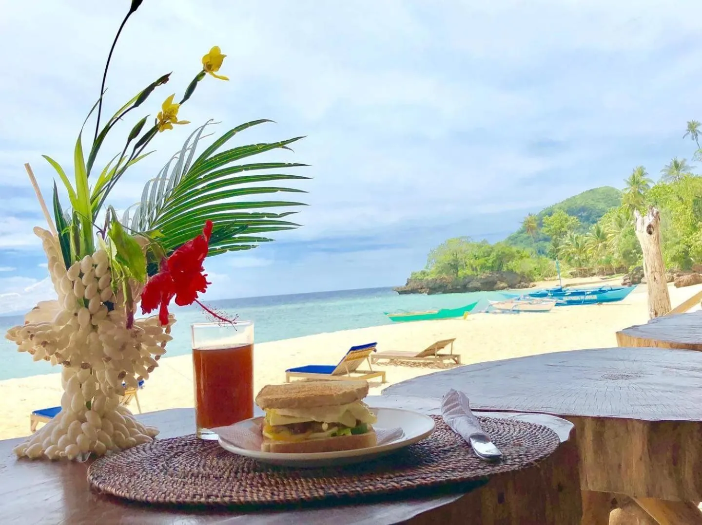 Restaurant/places to eat in White Beach Front and Cottages