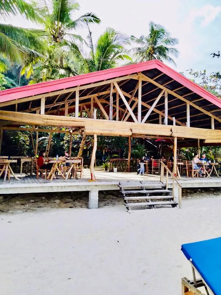 Dining area in White Beach Front and Cottages