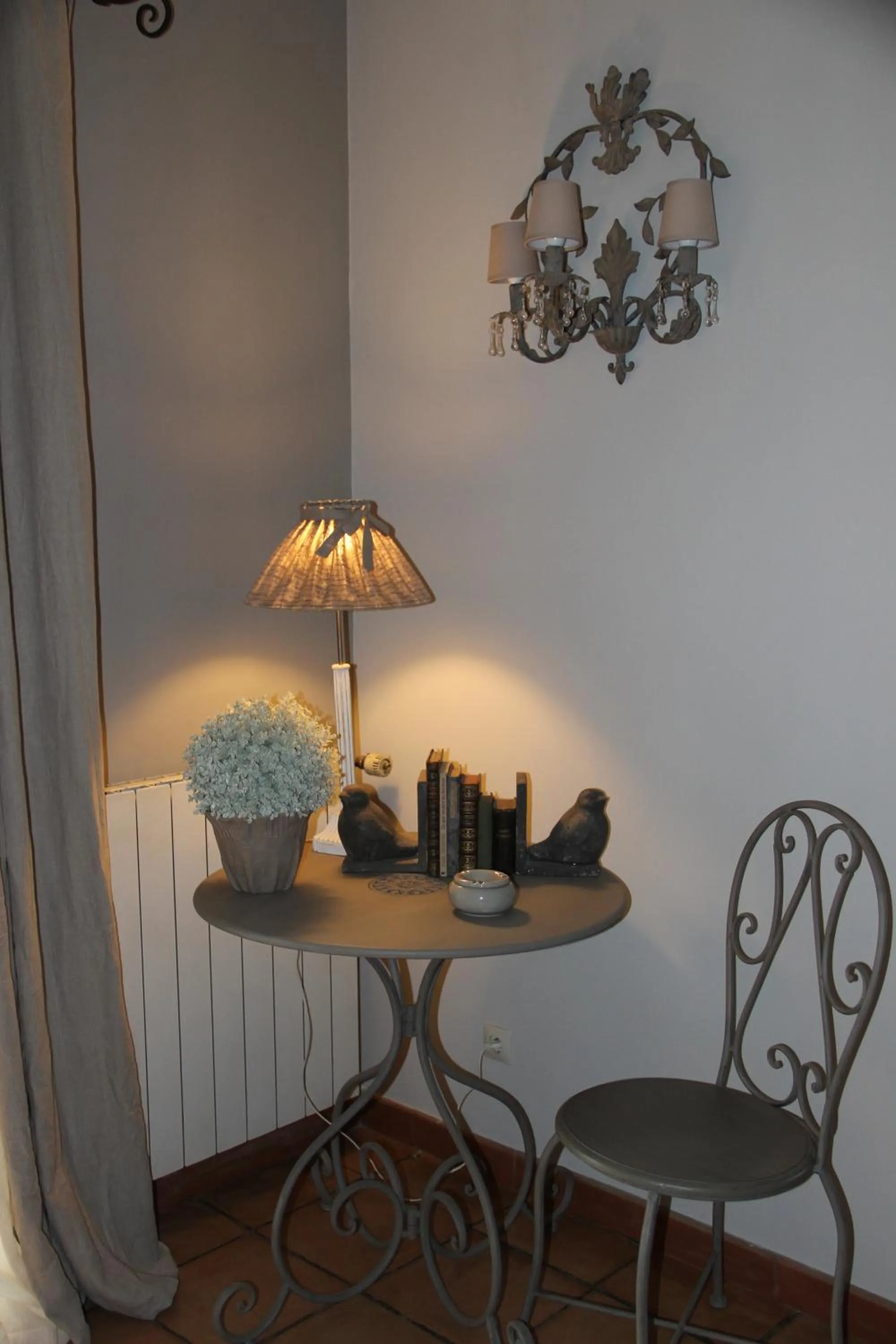 Decorative detail in La Bastide du Bouchou