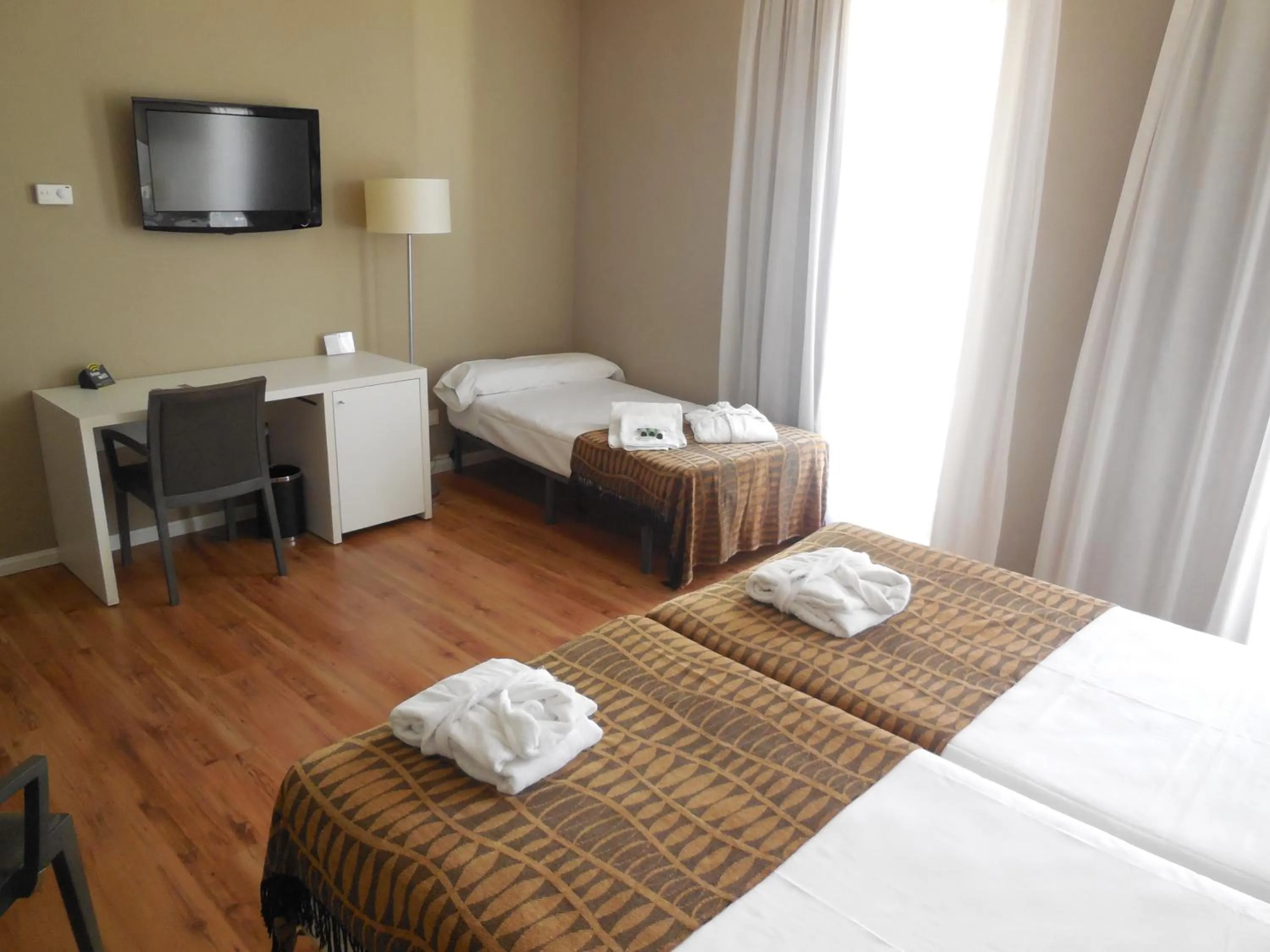 Photo of the whole room, Bed in Hotel Balneario Alhama de Aragón