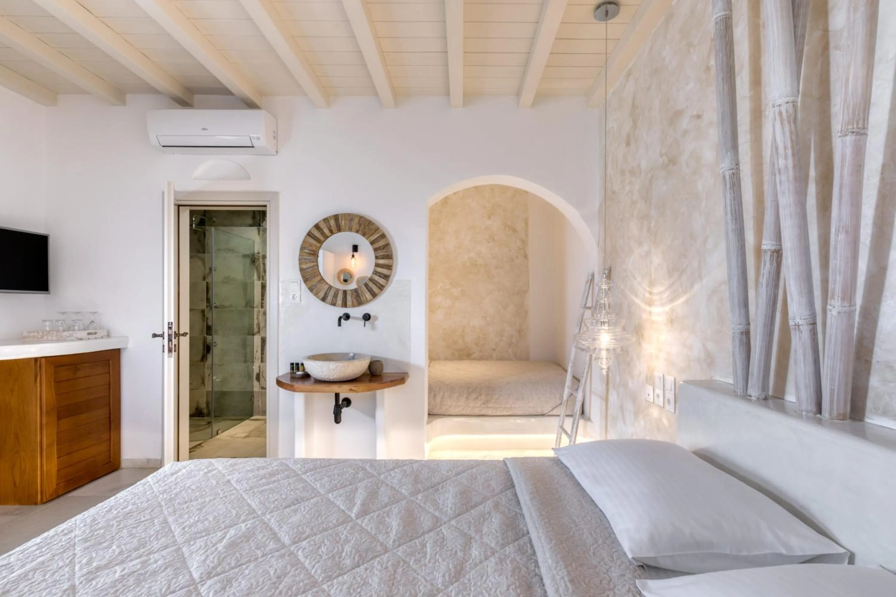 Bedroom, Bed in Ostria Inn