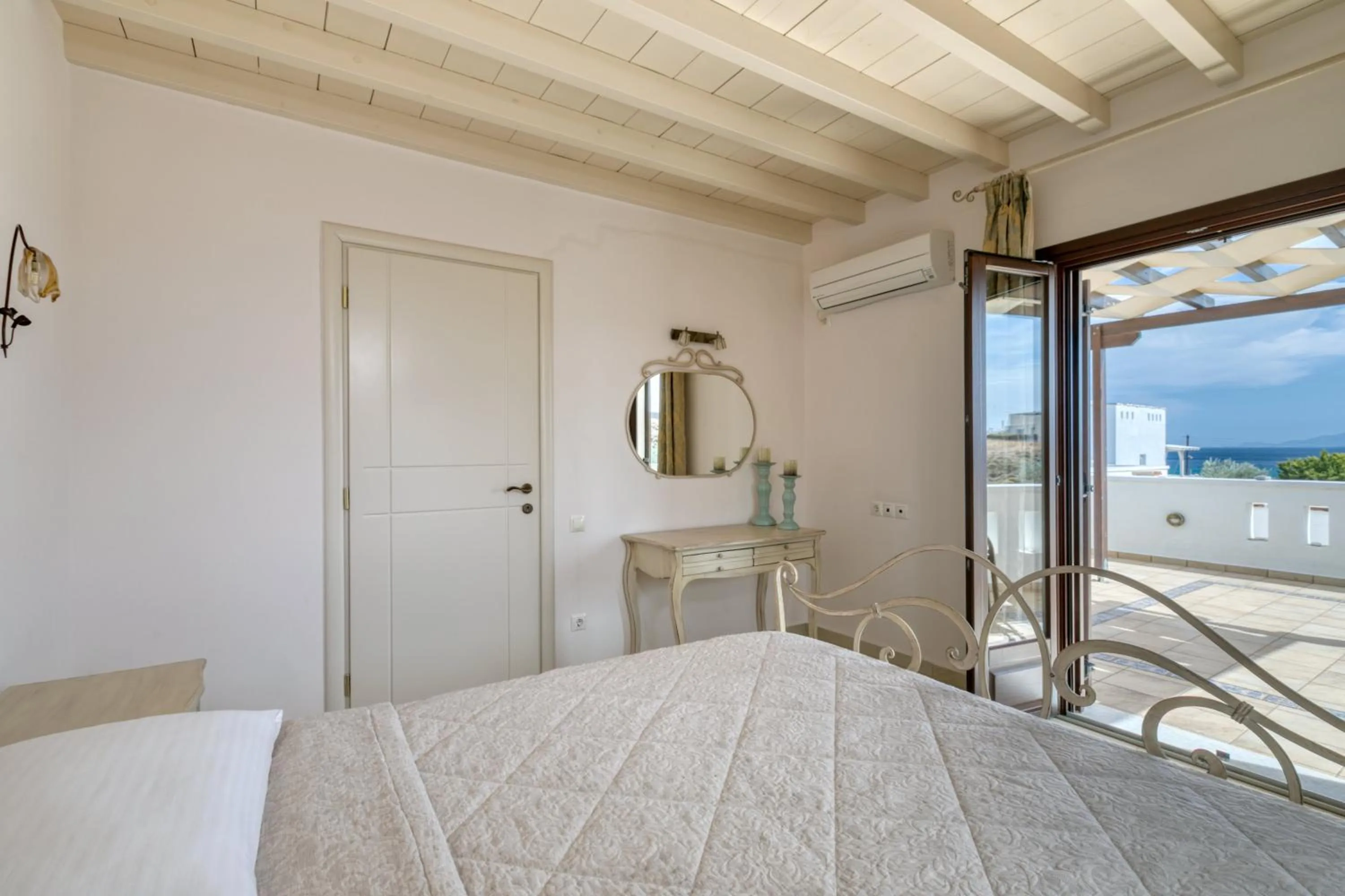 Bedroom, Bed in Ostria Inn