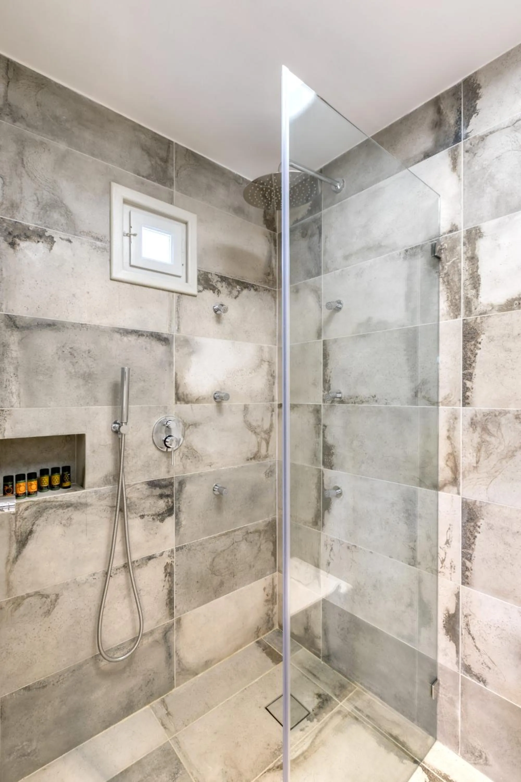 Shower in Ostria Inn