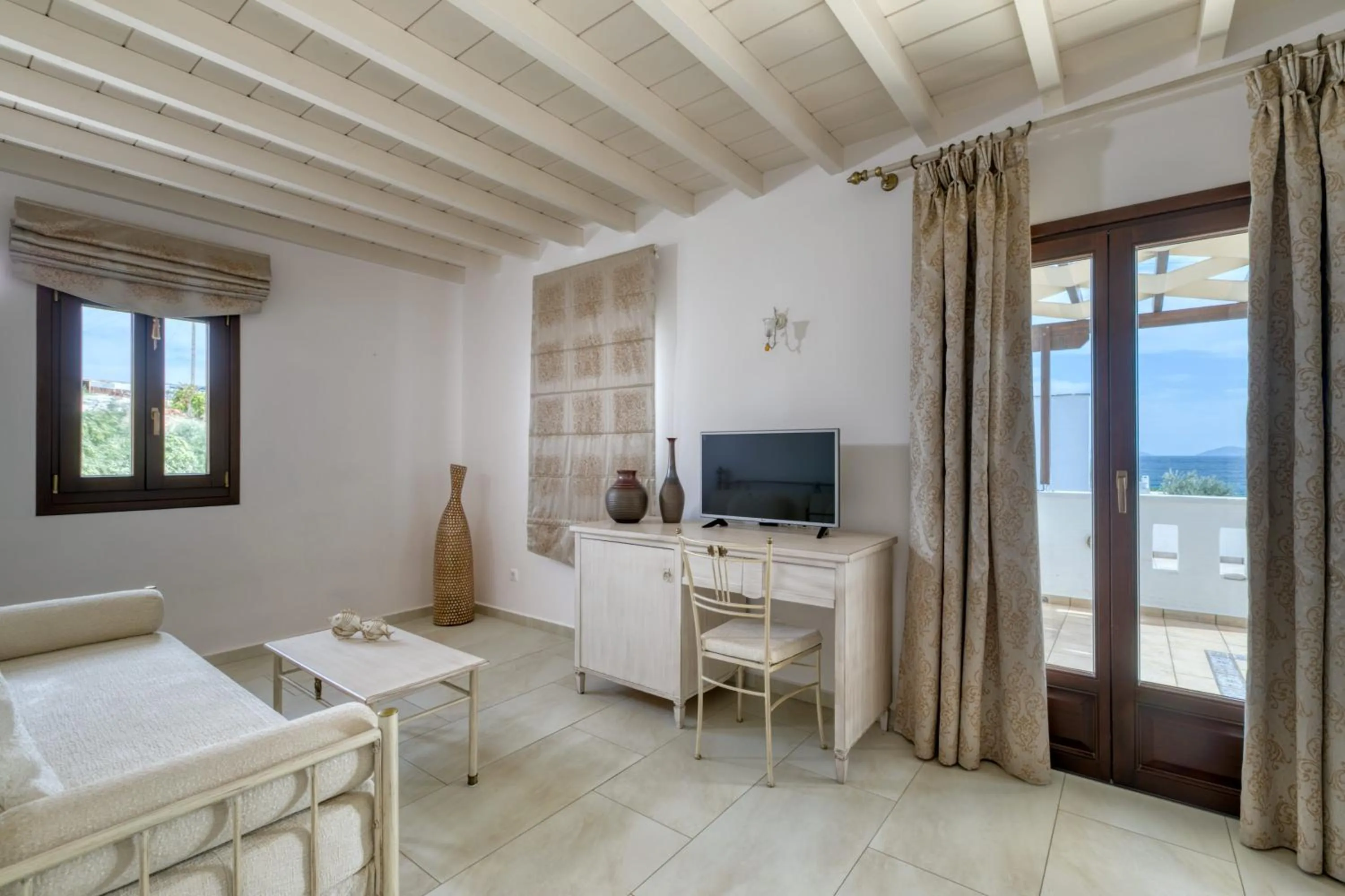 Bedroom, Bed in Ostria Inn