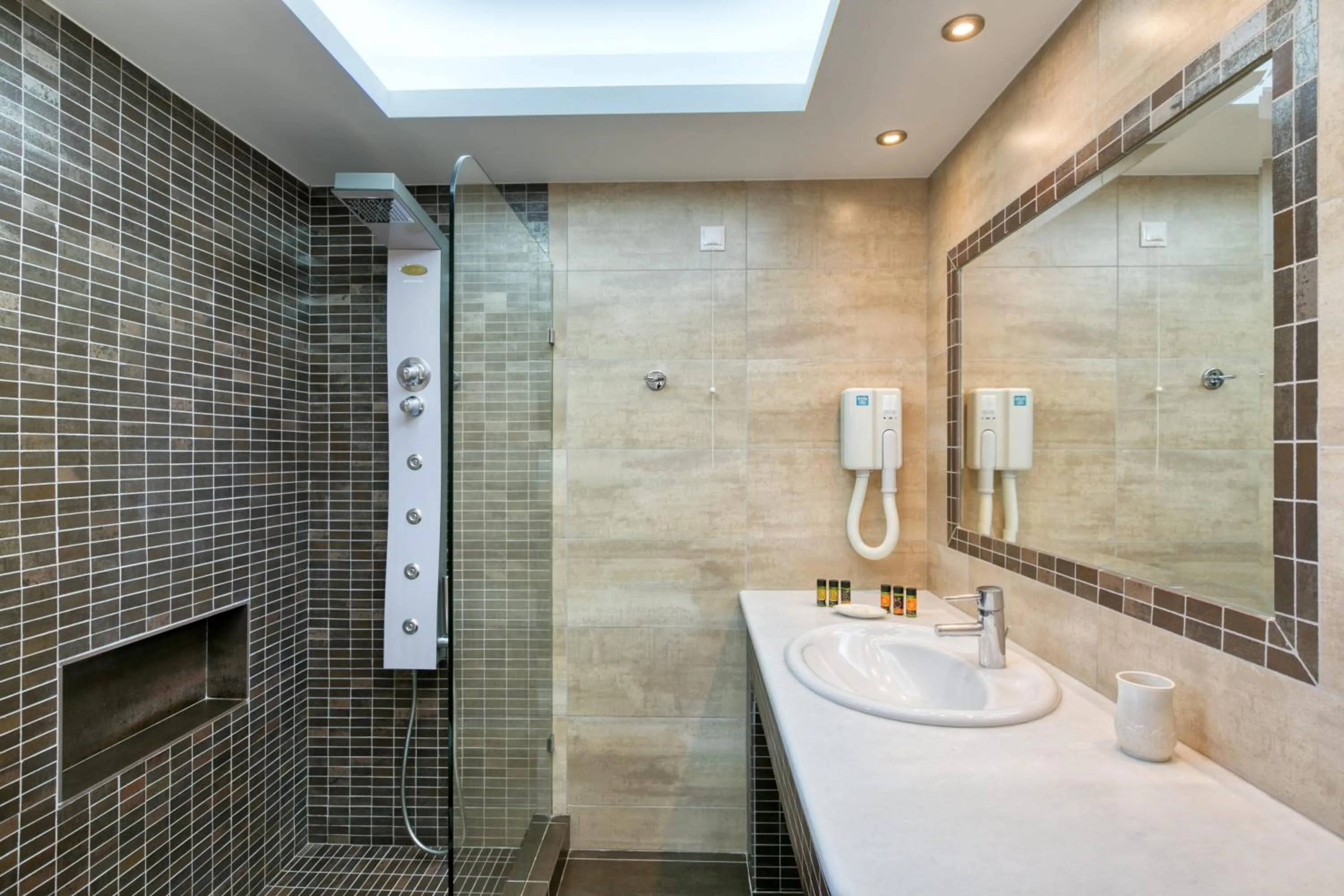 Shower in Ostria Inn