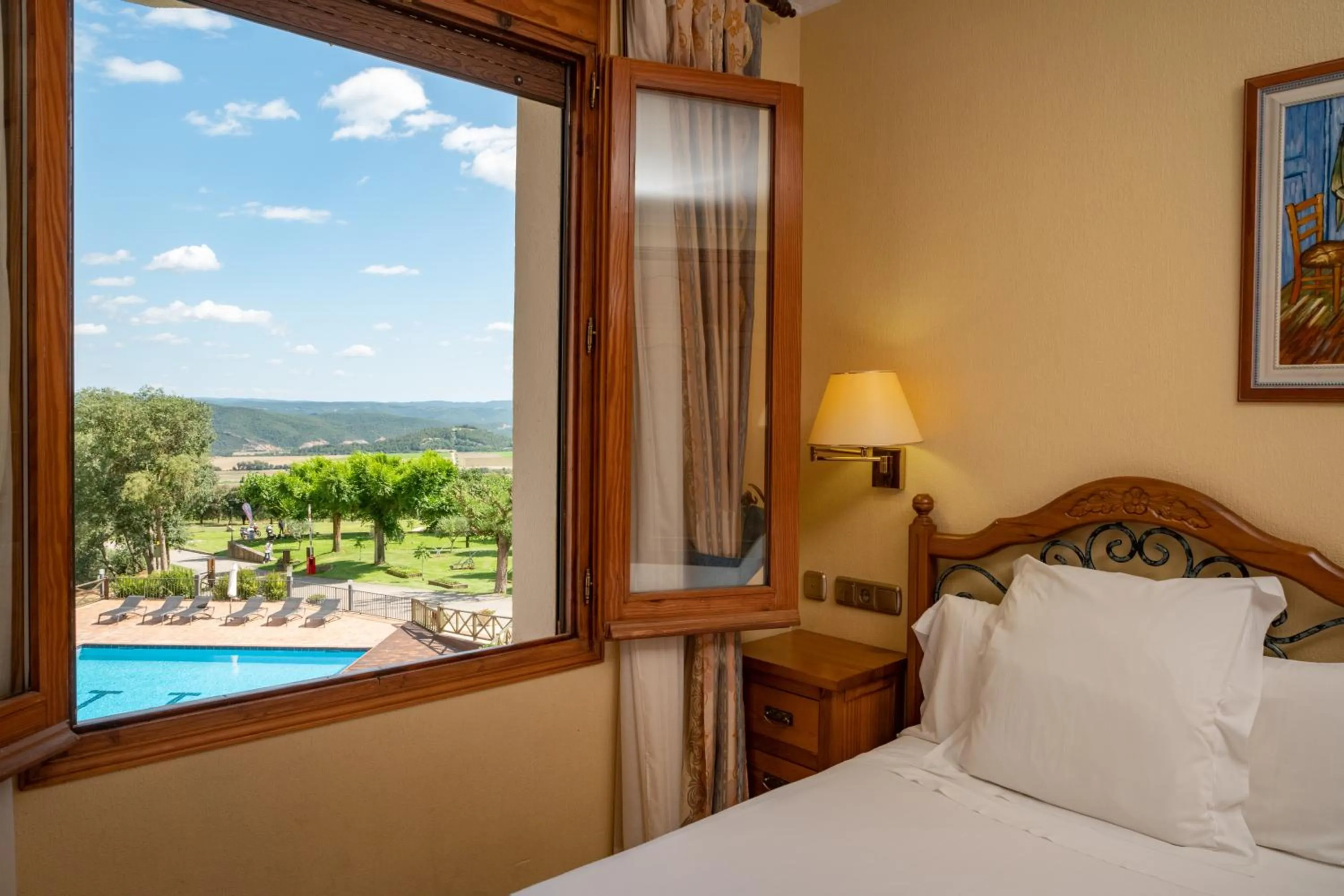 Pool view, Bed in Hotel Can Boix de Peramola