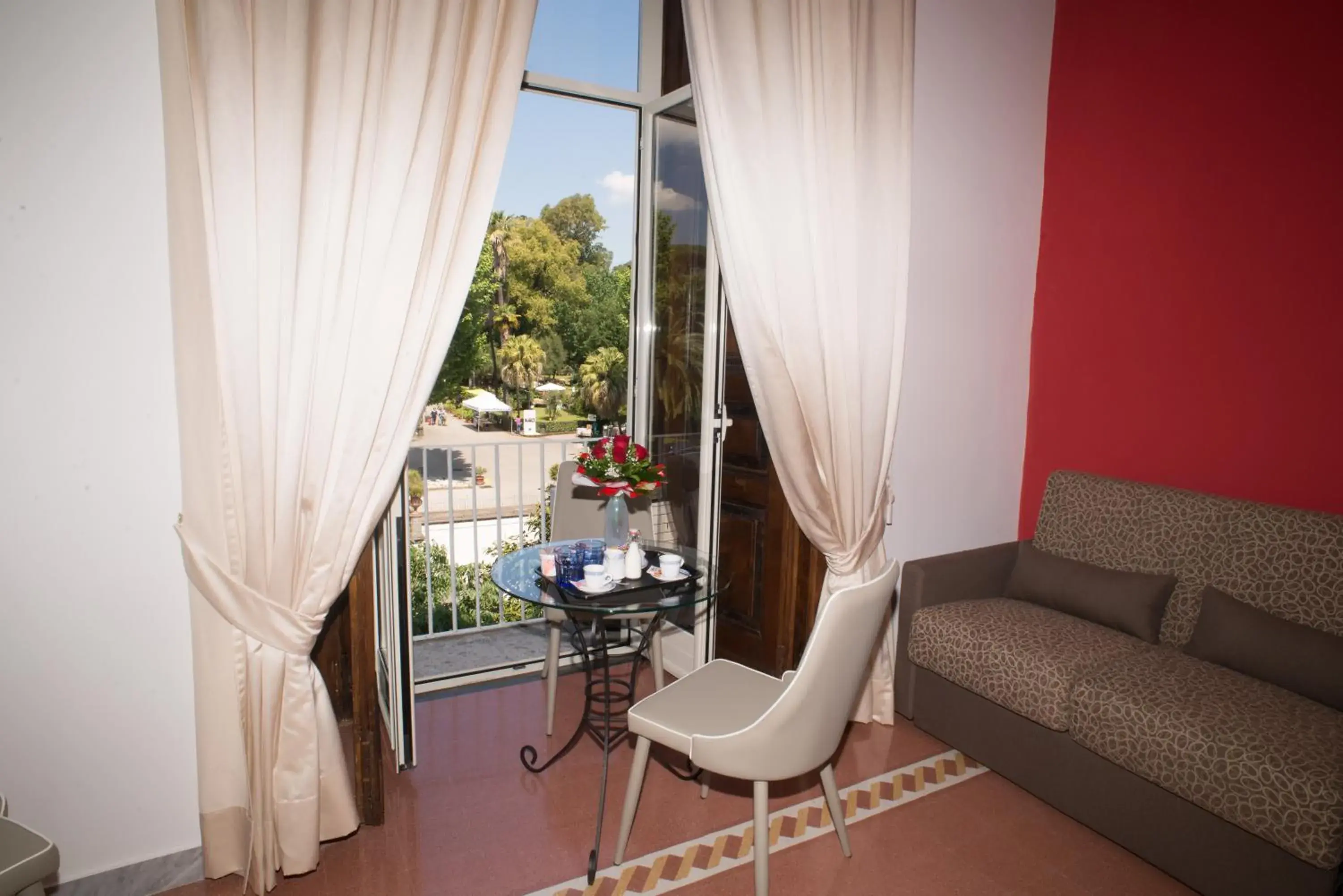 Triple Room with Garden View in B&B Napolimilionaria Foria 242 Triple Room with Garden View in B&B Napolimilionaria Foria 242