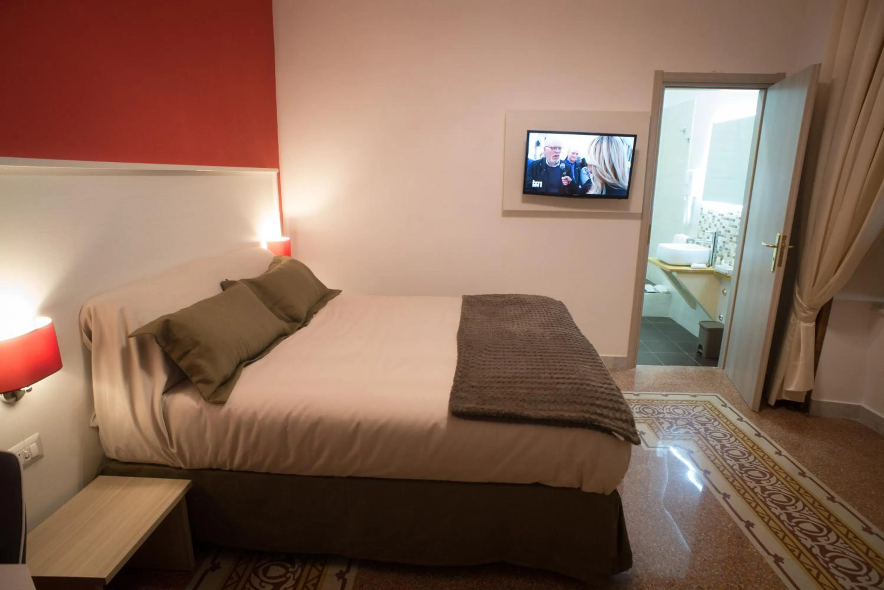 TV and multimedia, Bed in B&B Napolimilionaria Foria 242