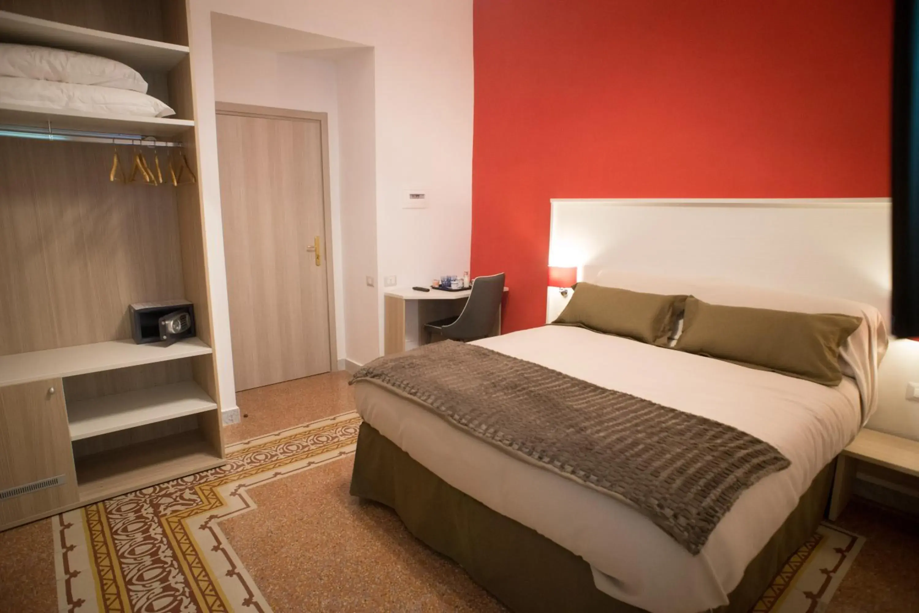 Double Room in B&B Napolimilionaria Foria 242 Double Room in B&B Napolimilionaria Foria 242