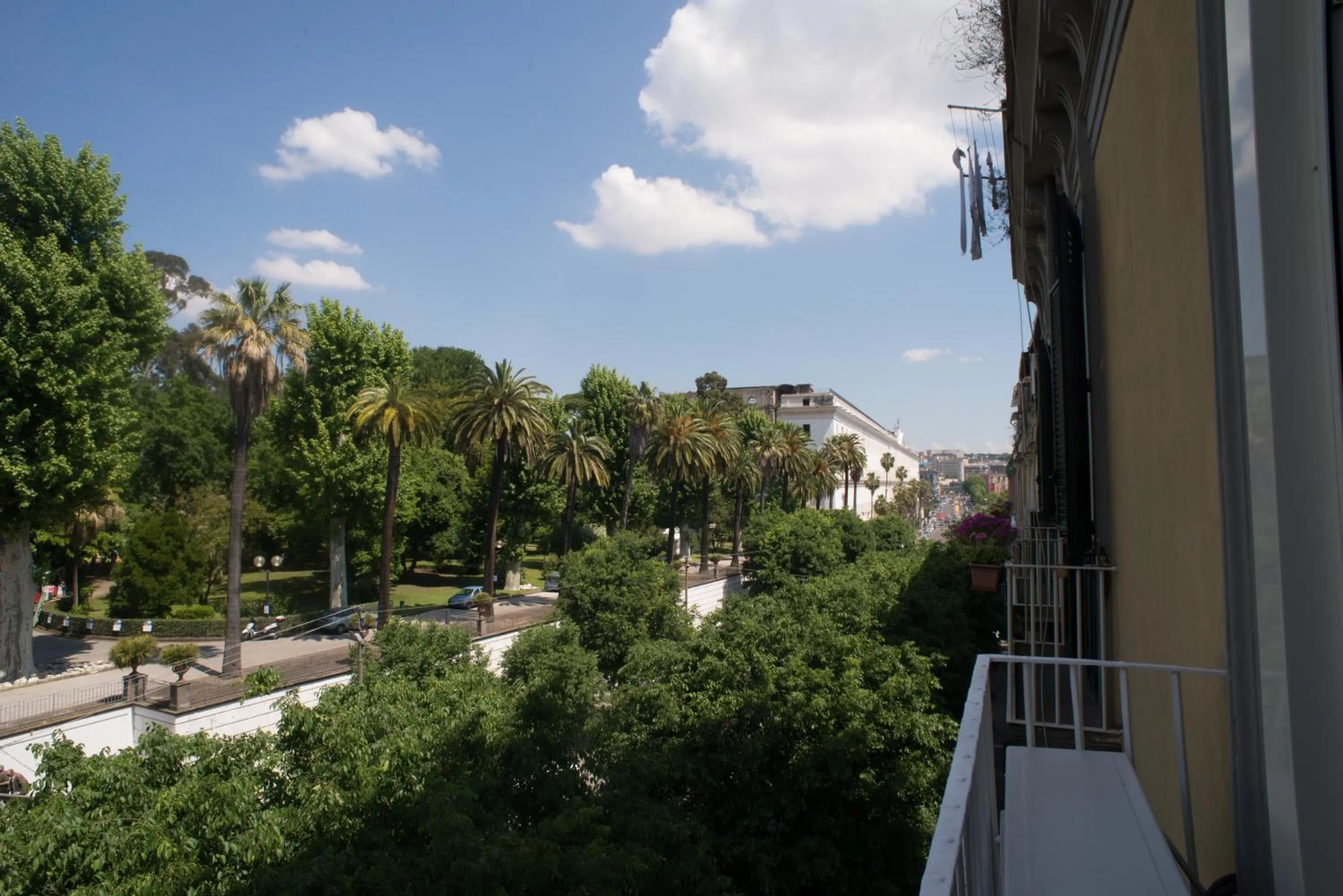 Garden view in B&B Napolimilionaria Foria 242