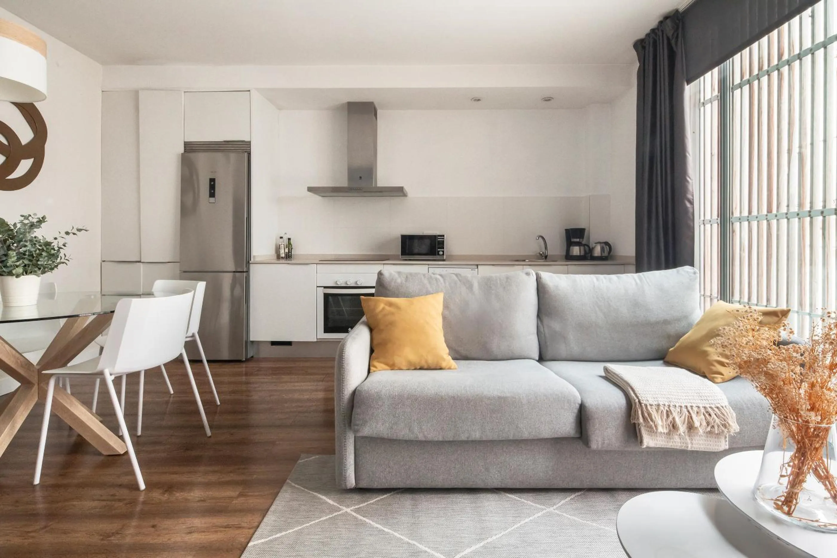 Kitchen or kitchenette in Feelathome Poblenou Beach Apartments