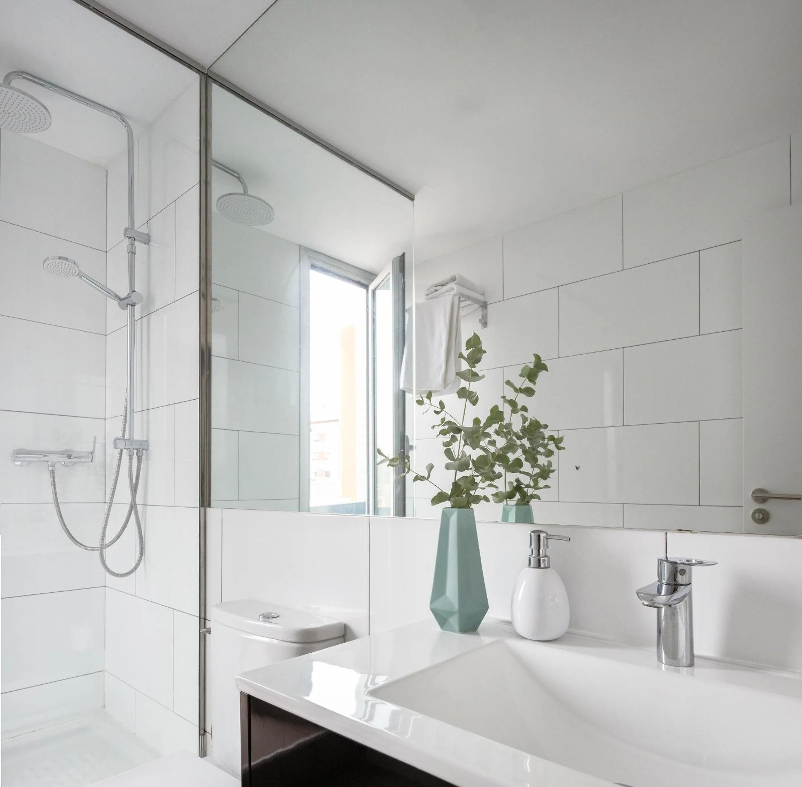 Shower in Feelathome Poblenou Beach Apartments