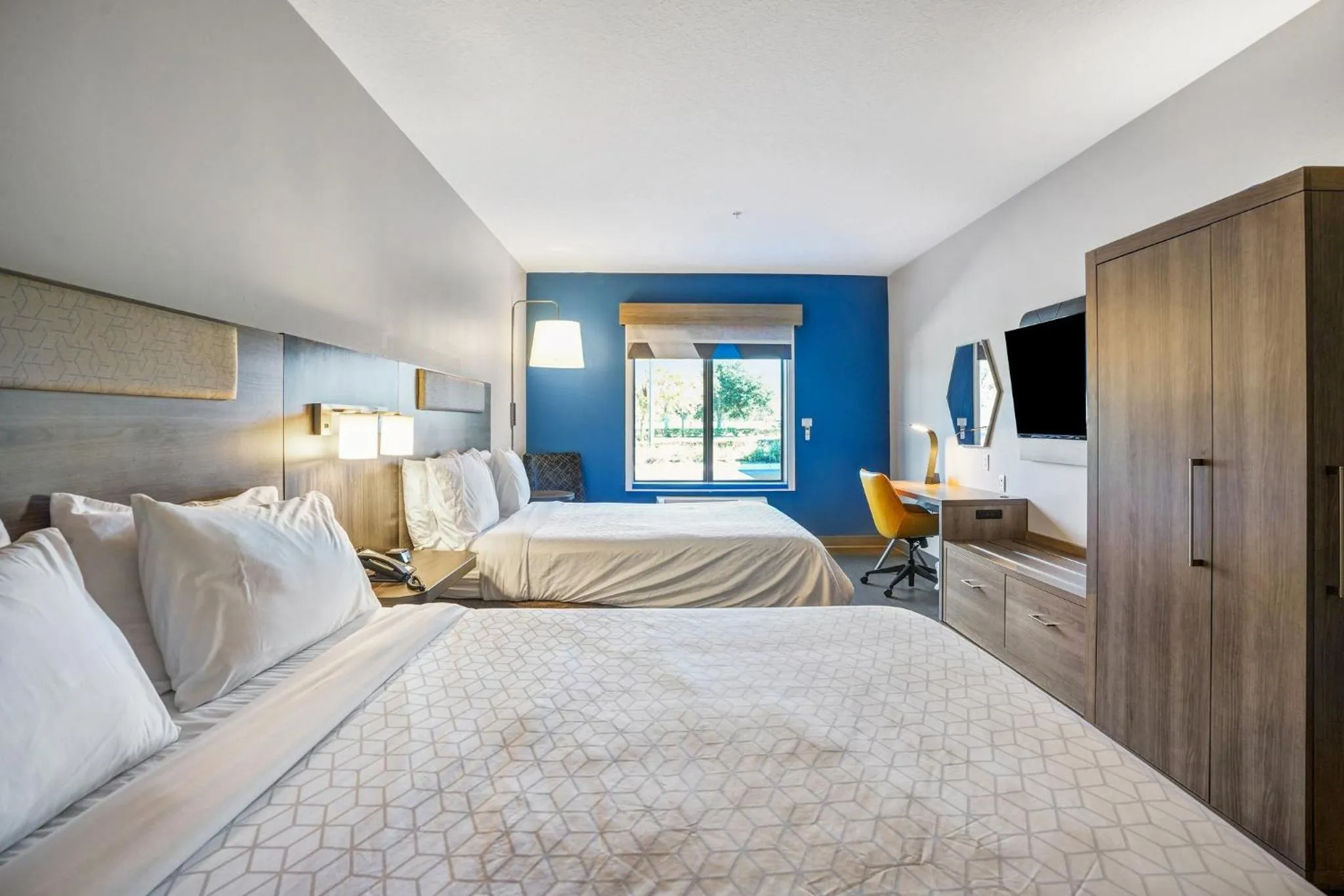 Photo of the whole room, Bed in Holiday Inn Express & Suites Jacksonville - Atlantic Beach by IHG