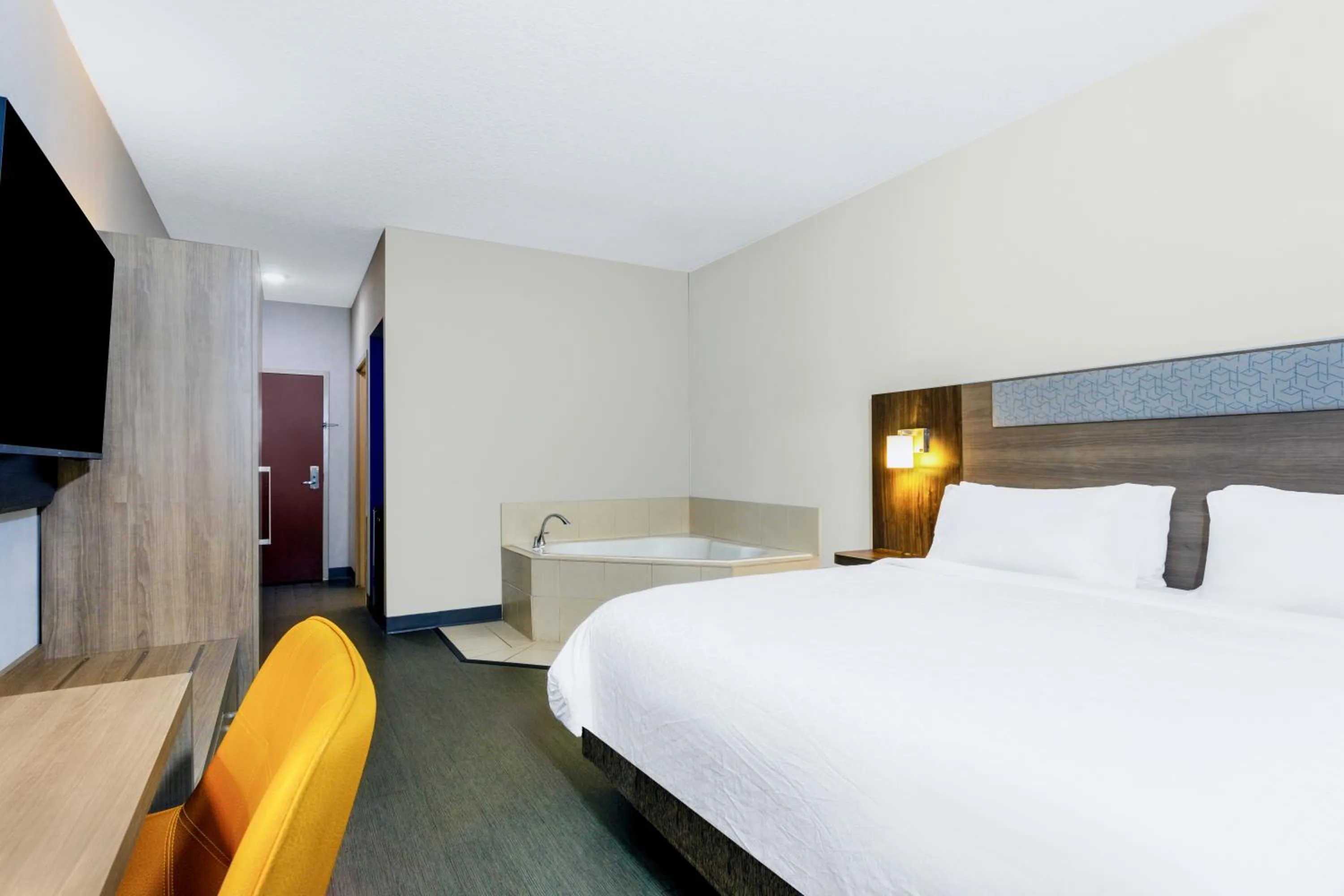 Photo of the whole room, Bed in Holiday Inn Express & Suites Jacksonville - Atlantic Beach by IHG