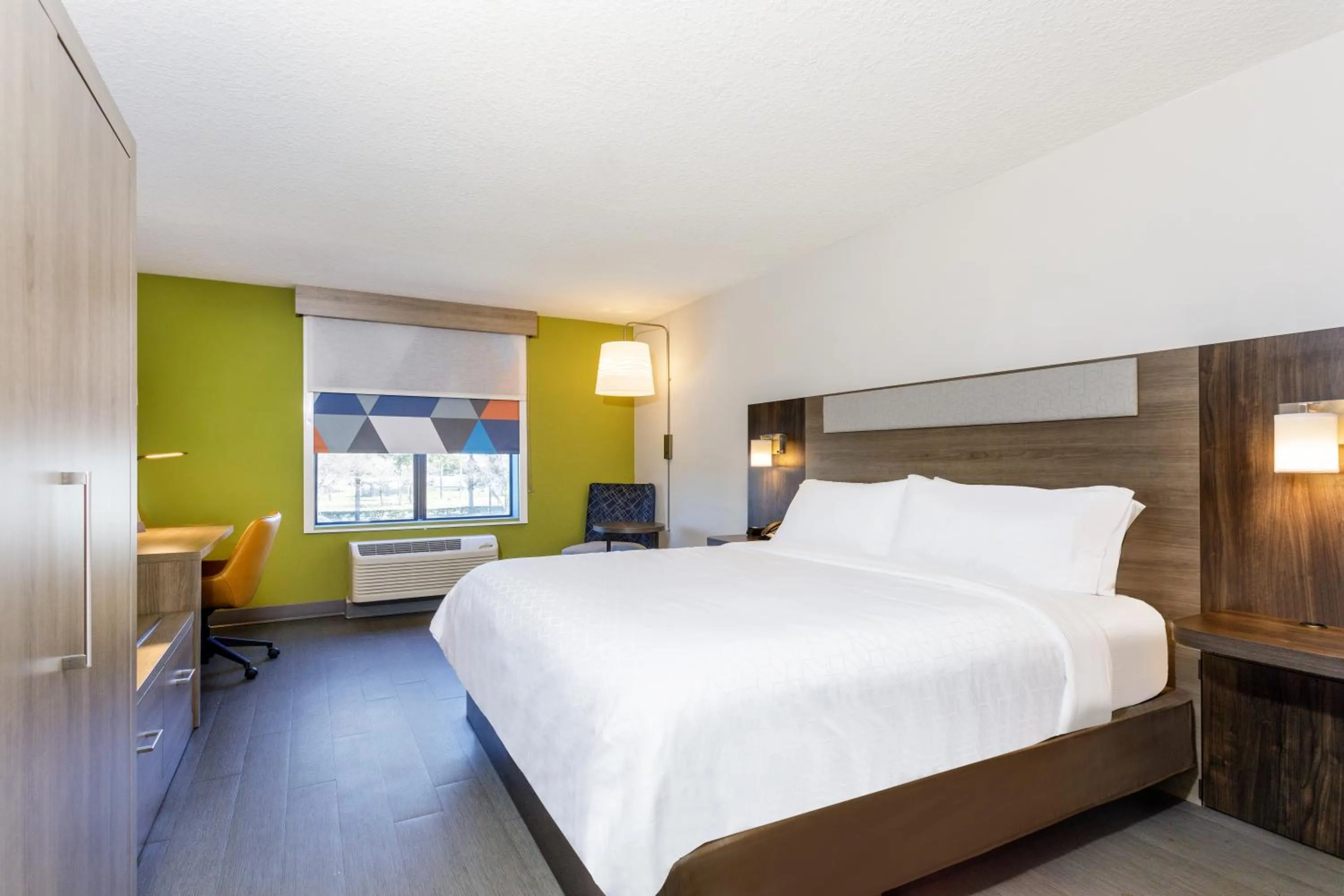 Photo of the whole room, Bed in Holiday Inn Express & Suites Jacksonville - Atlantic Beach by IHG