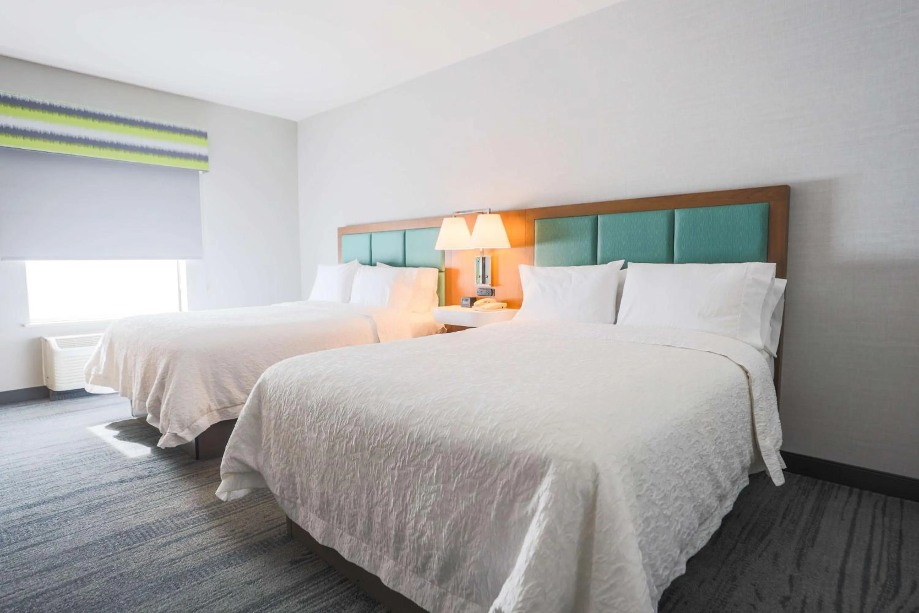 Bed in Hampton Inn & Suites Bay City