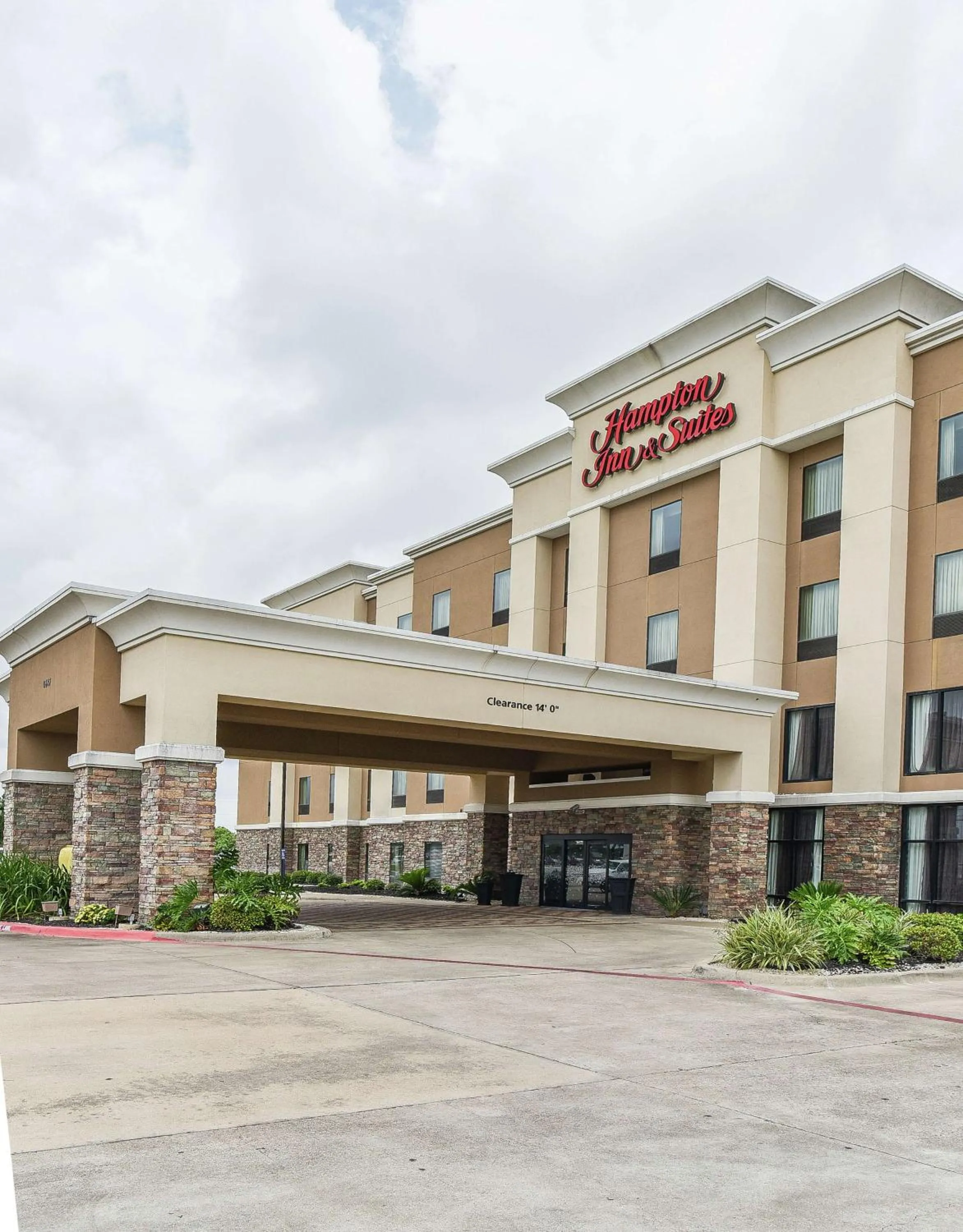 Property building in Hampton Inn & Suites Bay City