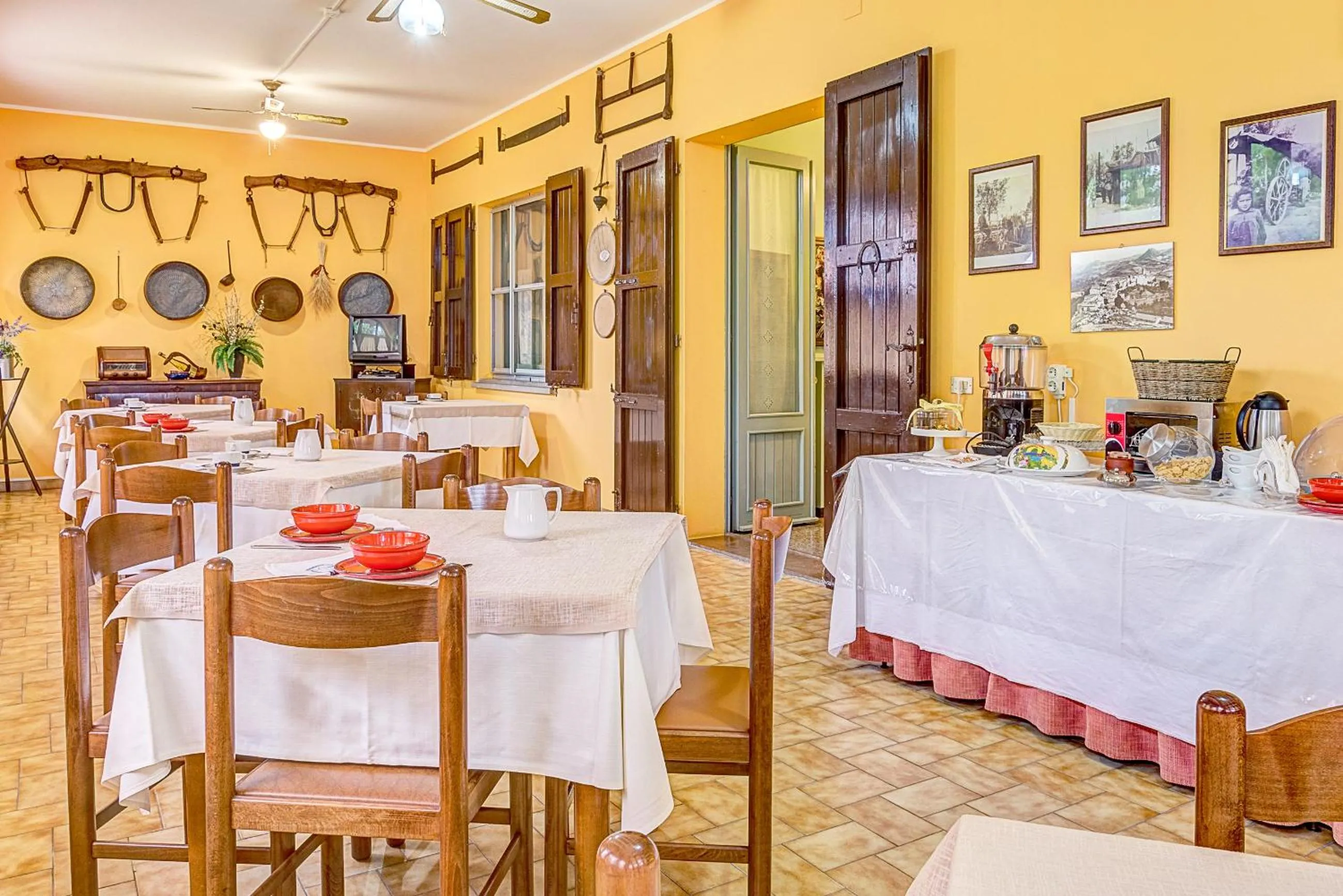 Communal lounge/ TV room in Agriturismo I Portici