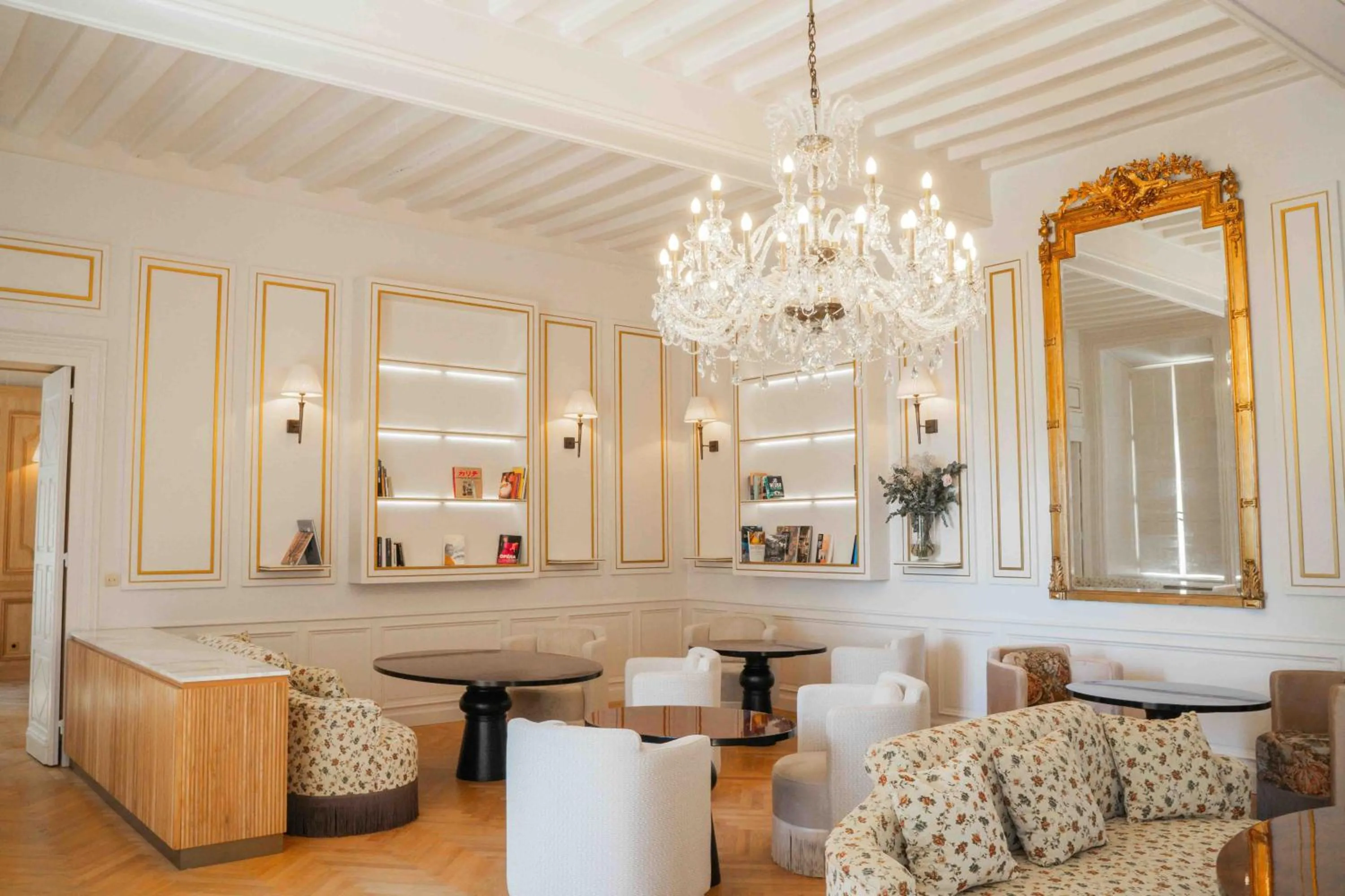 Communal lounge/ TV room in Château De Noirieux