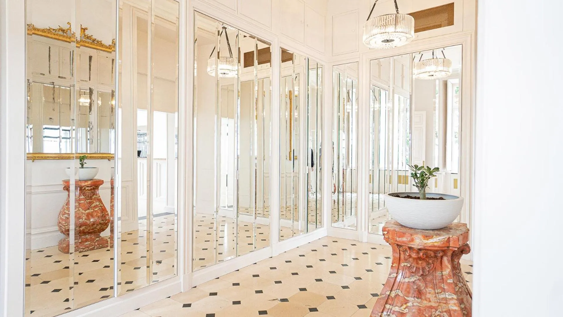 Lobby or reception in Château De Noirieux