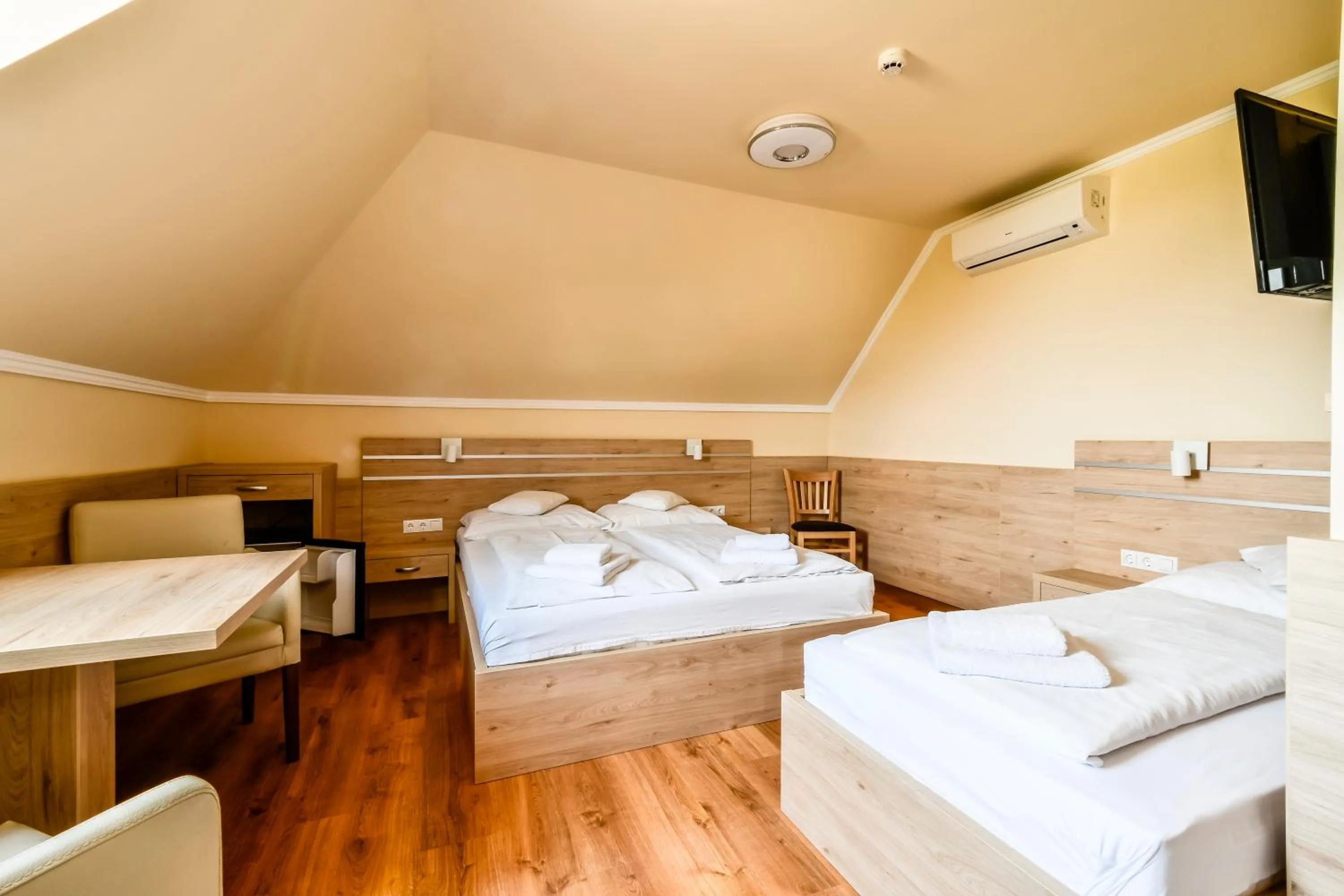 Bed in Hotel Rózsa Csárda