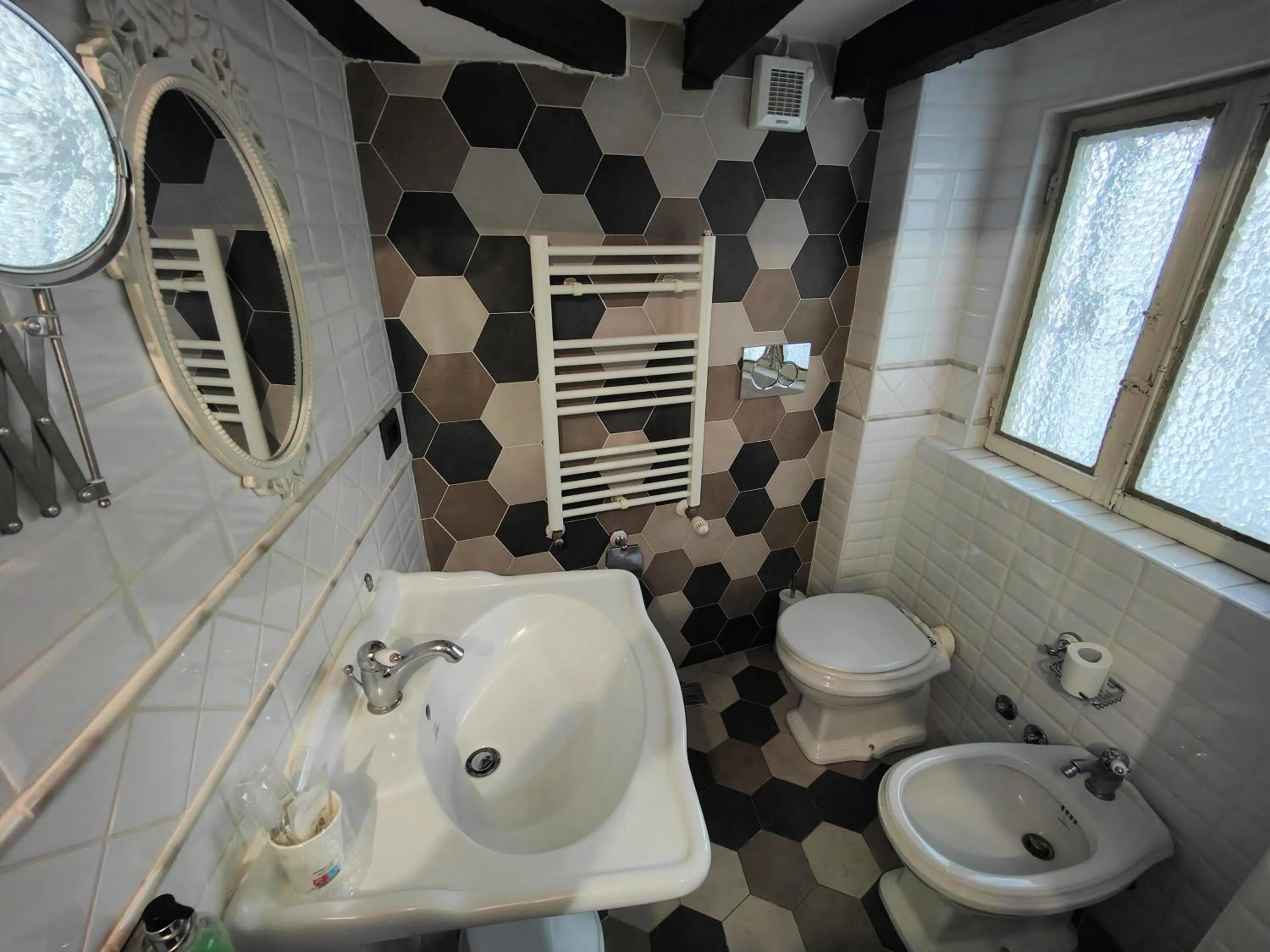 Bathroom in Aparthotel Dei Mercanti