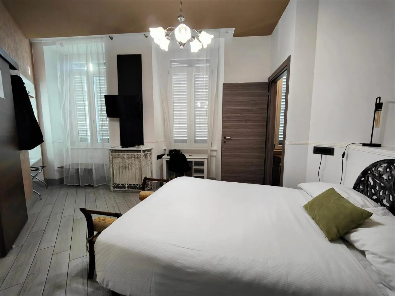 Photo of the whole room, Bed in Aparthotel Dei Mercanti