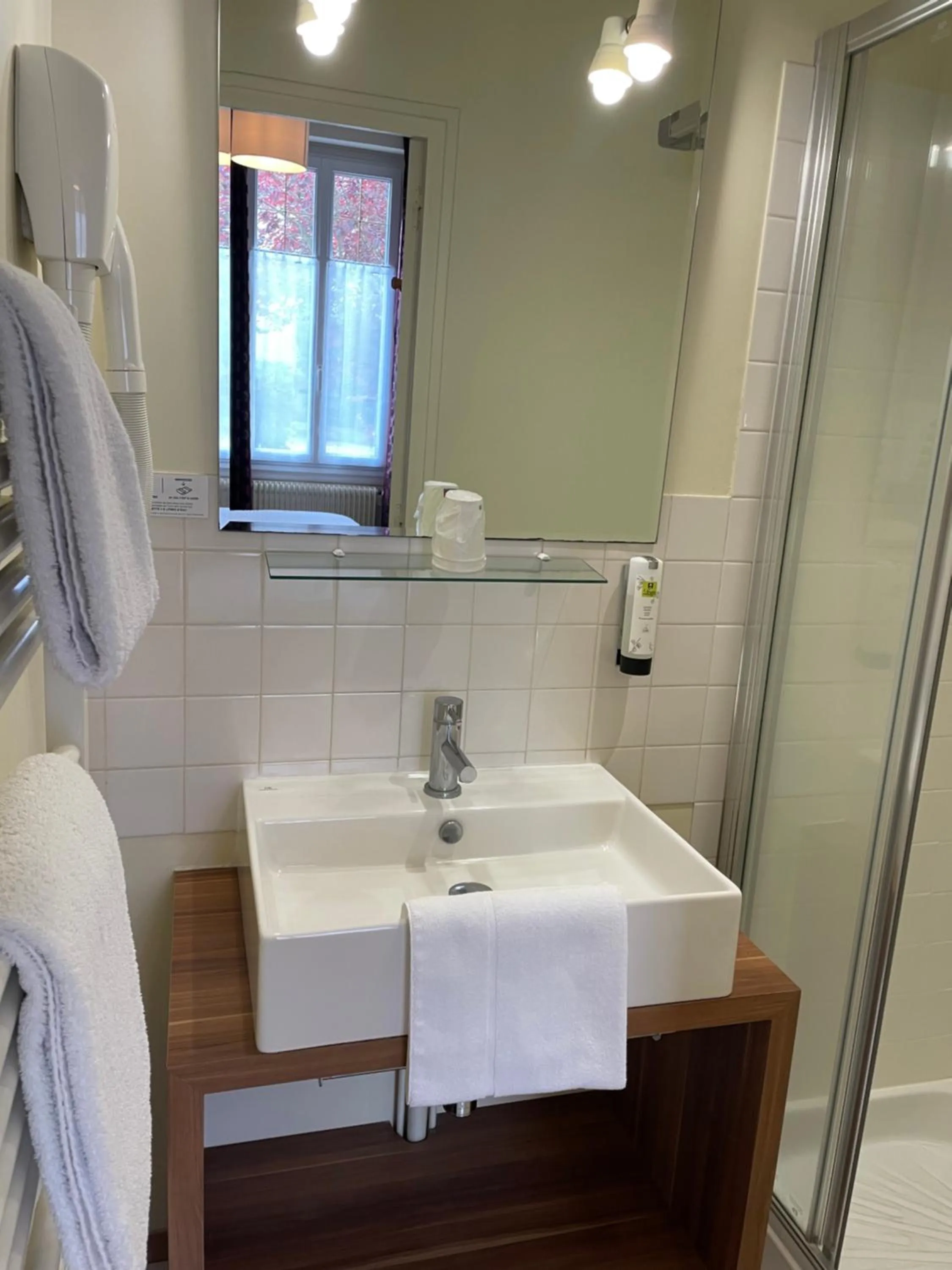 Bathroom in Logis Hôtel Le Saint Florent