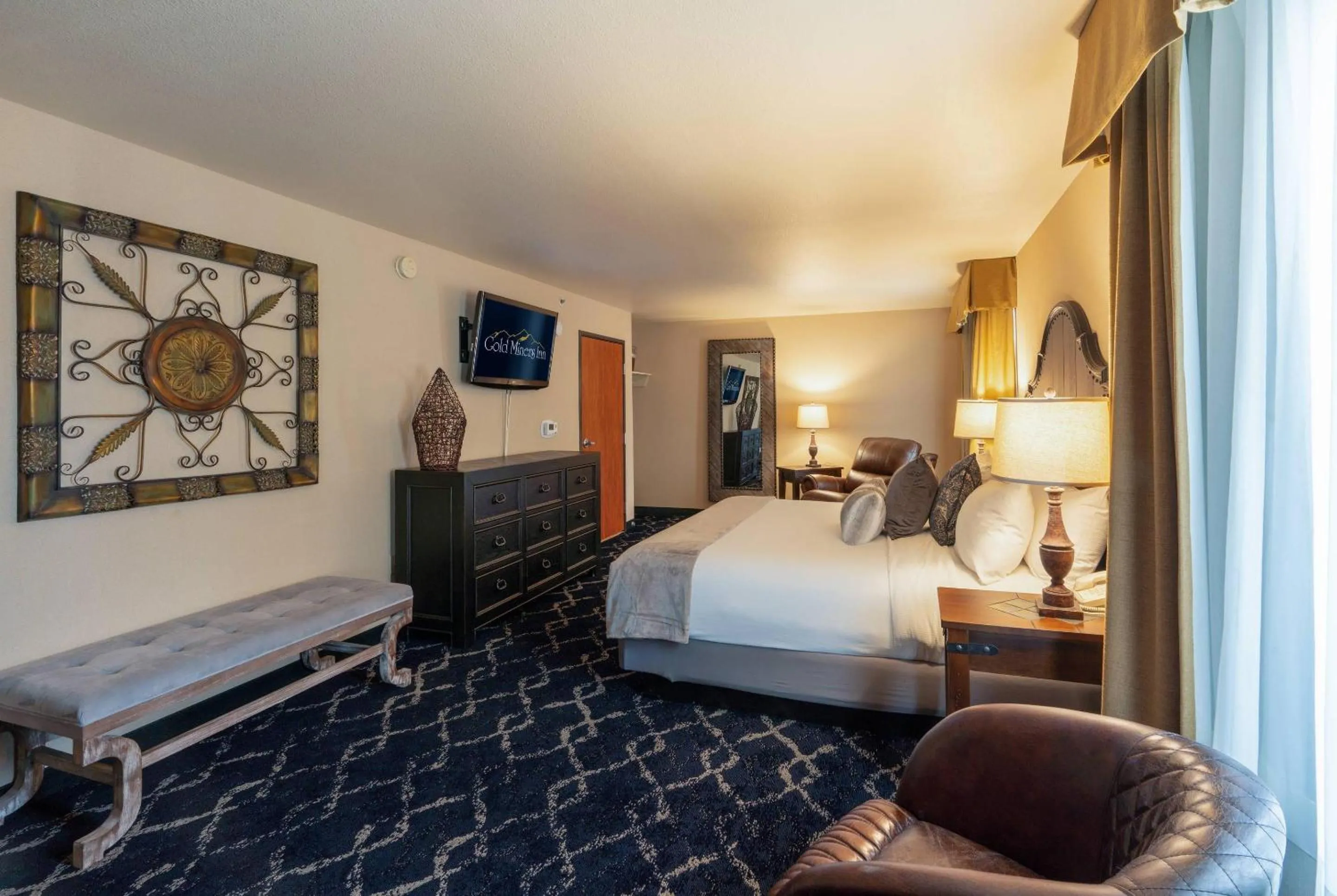 Bedroom, Bed in Gold Miners Inn Grass Valley, an Ascend Collection Hotel