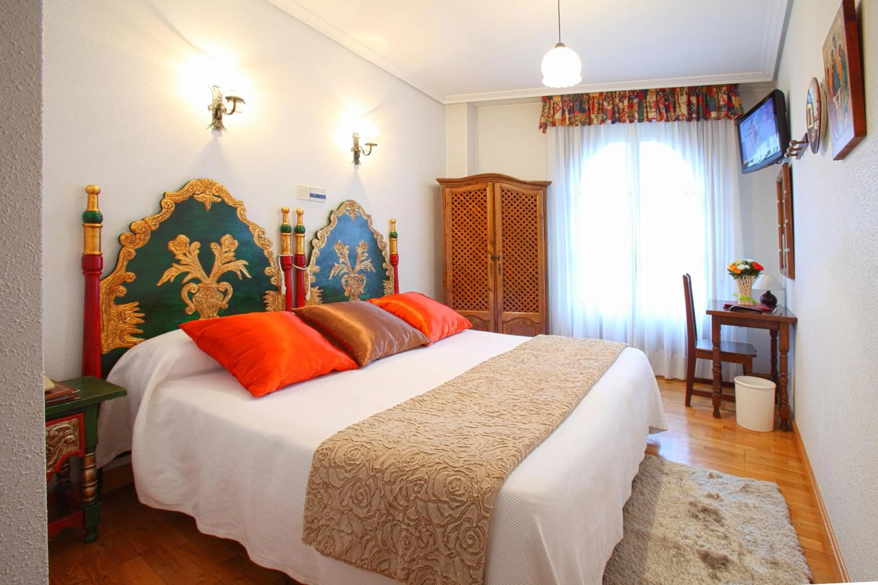 Day, Bed in Hotel Merindad de Olite