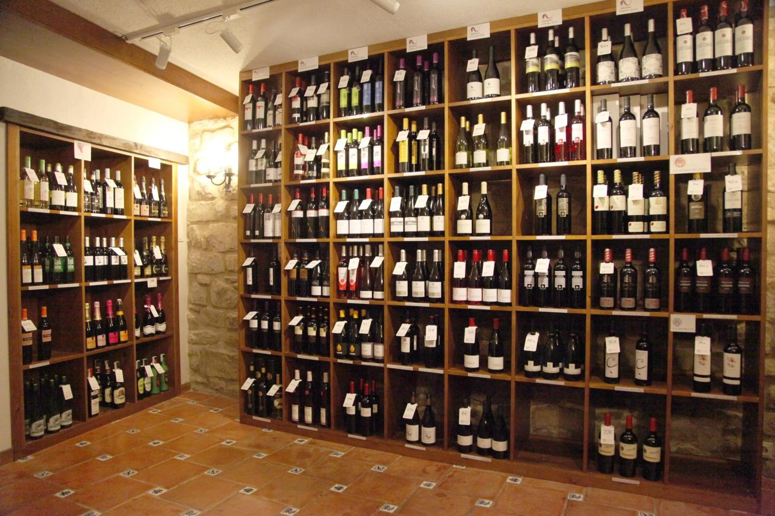 On-site shops in Hotel Merindad de Olite