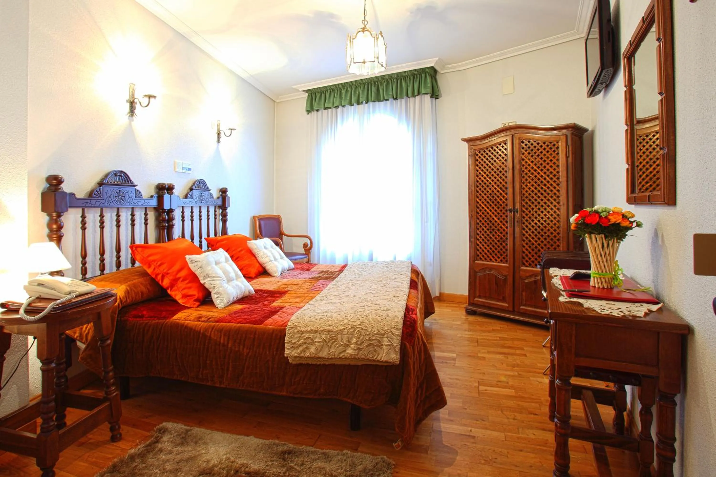 Day, Bed in Hotel Merindad de Olite